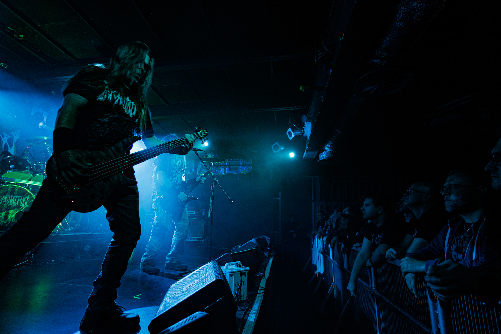 21.10.2022 - 𝗜𝗡𝗖𝗔𝗡𝗧𝗔𝗧𝗜𝗢𝗡 - amerykanski death metal w warszawskiej Proximie.Morderczy death metal na maksymalnie niskim stroju, halasie i chaosie nigdy nie stracil na sile - niezaleznie czy mowimy o swietnej nowej plcie, czy o kultowych strzalach rzedu "Onward to Golgotha". Sklad dowodzony przez Johna McEntee nigdy nie pudluje - na zywo rowniez.John McEntee - gitara, wokal, Kyle Severn - perkusja Alex Bouks - gitara,Chuck Sherwood - gitara basowa,Death metal, Black metal, Metal, Death-doom, Produkcja Knock Out Productions,fot. Andrzej Wasilkiewicz/Reporter