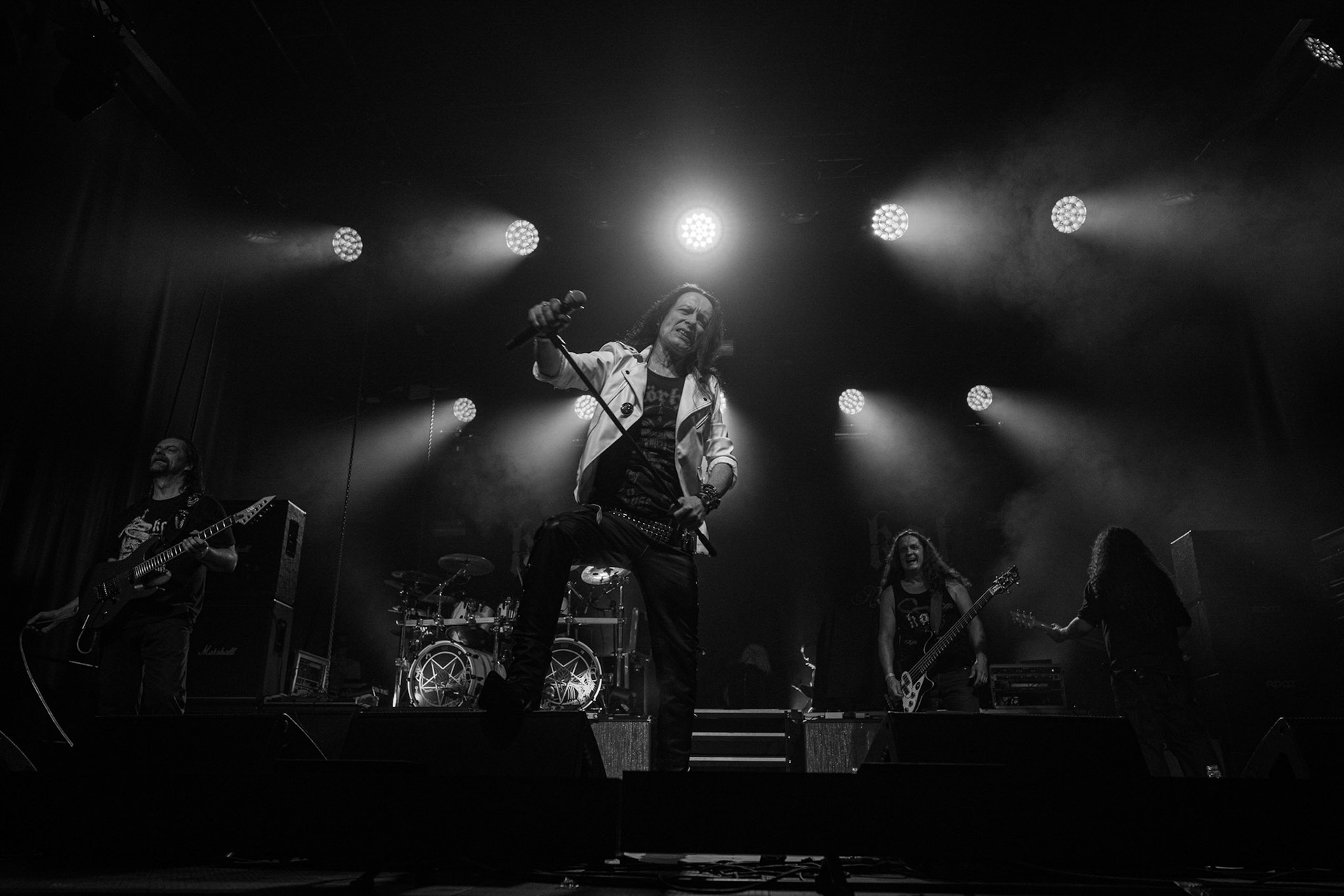 12.09.2021 - KAT i Roman Kostrzewski - koncert "Do zobaczenia w piekle" Wroclaw, Centrum Koncertowe A2.  Roman Kostrzewski – wokalJacek Nowak – perkusjaKrzysztof Pistelok – gitaraJacek Hiro – gitaraMichal Laksa – basGościnnie: Adam „Nergal” Darski (Behemoth)Piotr „Peter” Wiwczarek (Vader),Tomasz „Titus” Pukacki (Acid Drinkers)Adrian „Fred” Frelich (Dragon)Krzysztof „Fazi” Oset (ex-Kat)Piotr „Mancover” Mańkowski (Wolf Spider)Wacław „Vogg” Kiełtyka (Decapitated)Marek „Spider” Pająk (Vader)Jarek „Gronos” Gronowski (Dragon, ex-Kat)Paweł „Baitel” Pasek (Decapitated) Piotr Radecki (ex-Kat &amp; Roman Kostrzewski)fot. Andrzej kaziq Wasilkiewicz