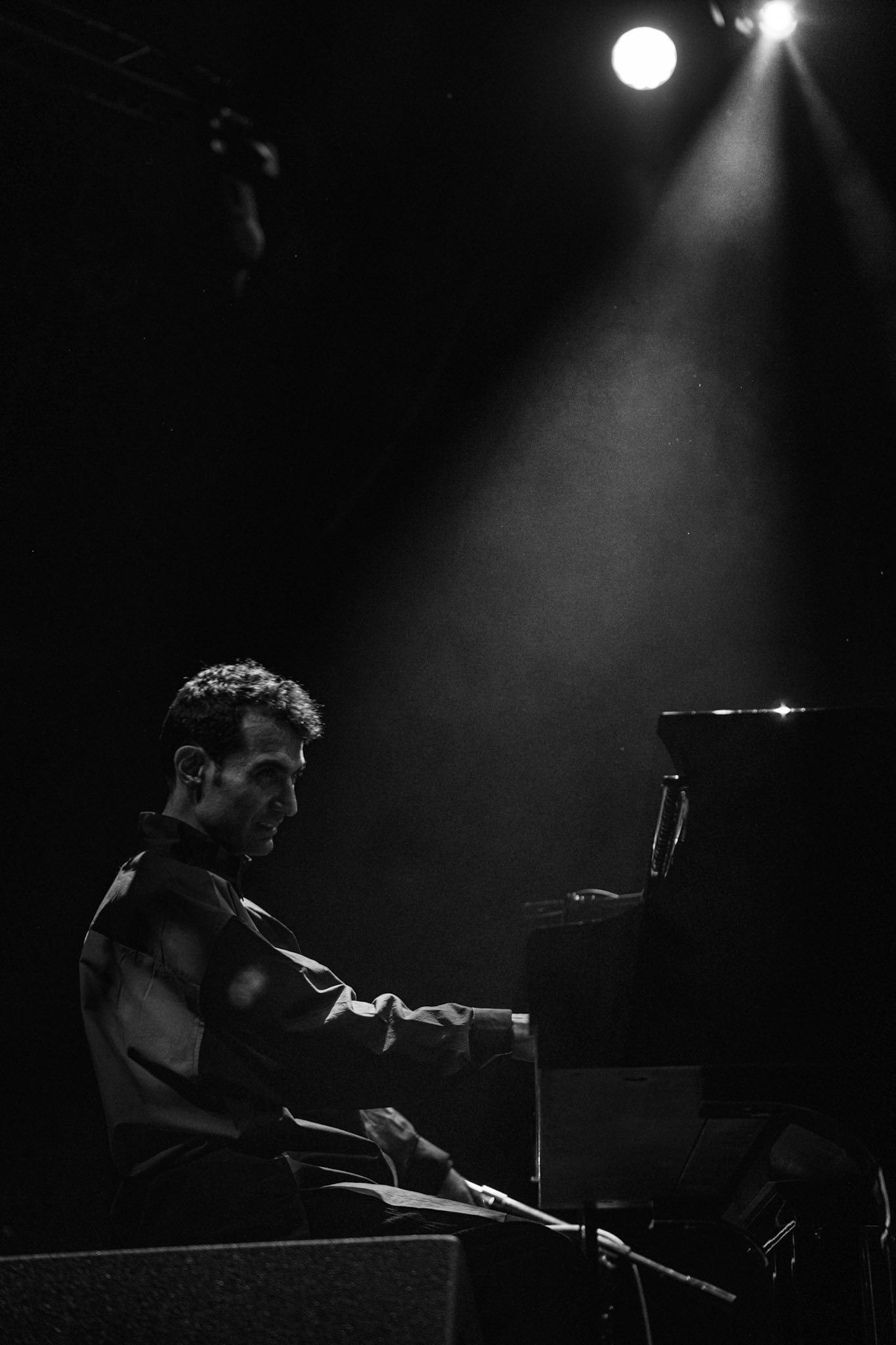 2023.11.07 Tigran Hamasyan Trio- jazz w warszawskim klubie Progresja! fot. Andrzej Wasilkiewicz/Reporter