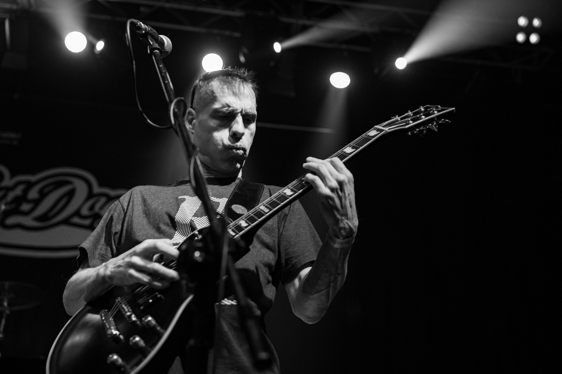 30.11.2021 koncert Dog Eat Dog - USA - hardcore, punkrock, rap, metal, hip hop, reggae, soul, funk,n/z Dave Neabore (bass), n/z John Connor (vocals), n/z Brandon Finley (drums), n/z Roger Hammerli (guitar),n/z Bozez (sax &amp; beer),koncert Warszawa, Progresja 25 lat albumu Play Games -  Dog Eat Dog.fot. Andrzej Wasilkiewicz/Reporter