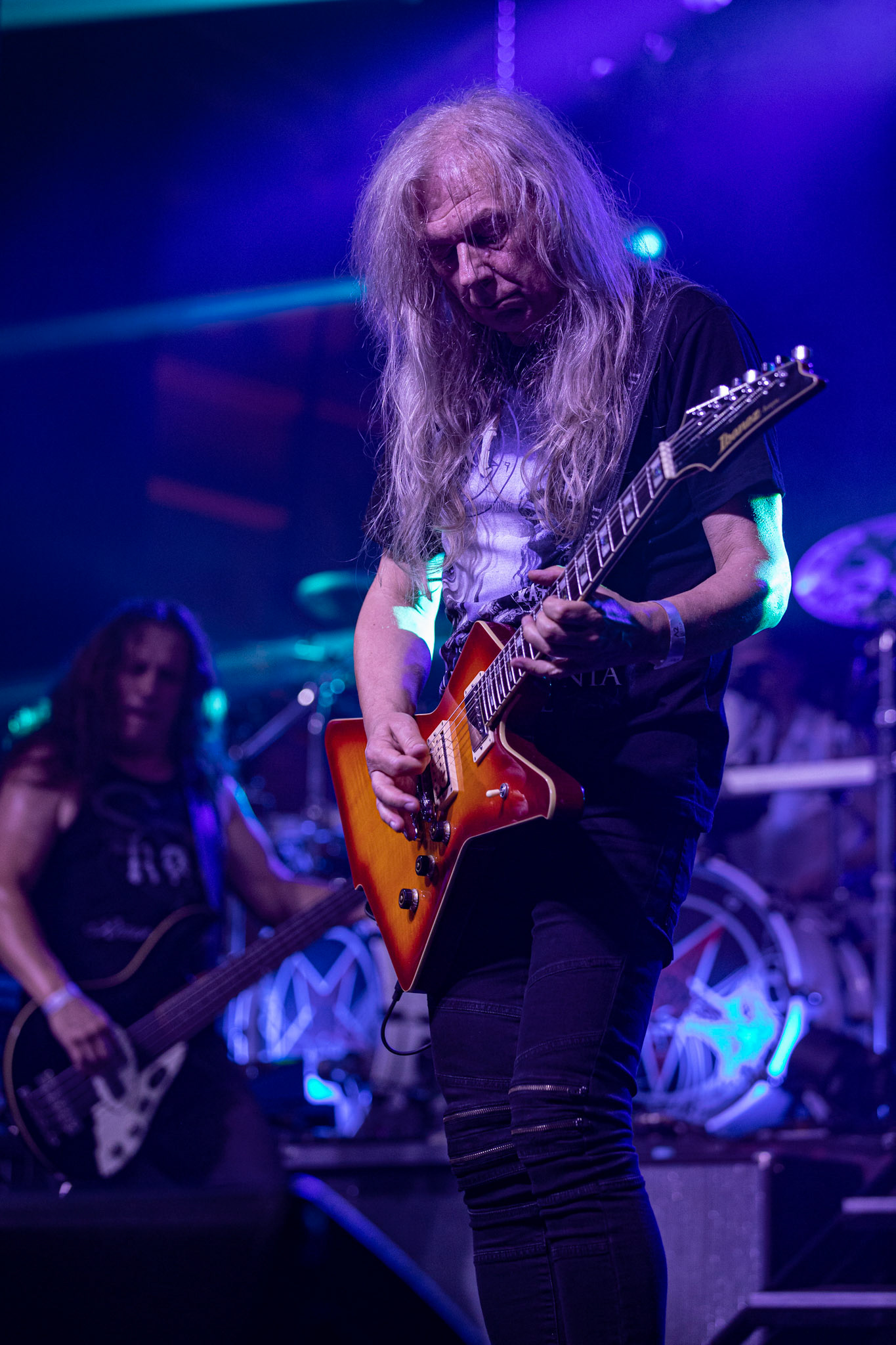 12.09.2021 - KAT i Roman Kostrzewski - koncert "Do zobaczenia w piekle" Wroclaw, Centrum Koncertowe A2.  Wojtek Hoffman (Turbo)- gitara, fot. Andrzej kaziq Wasilkiewicz