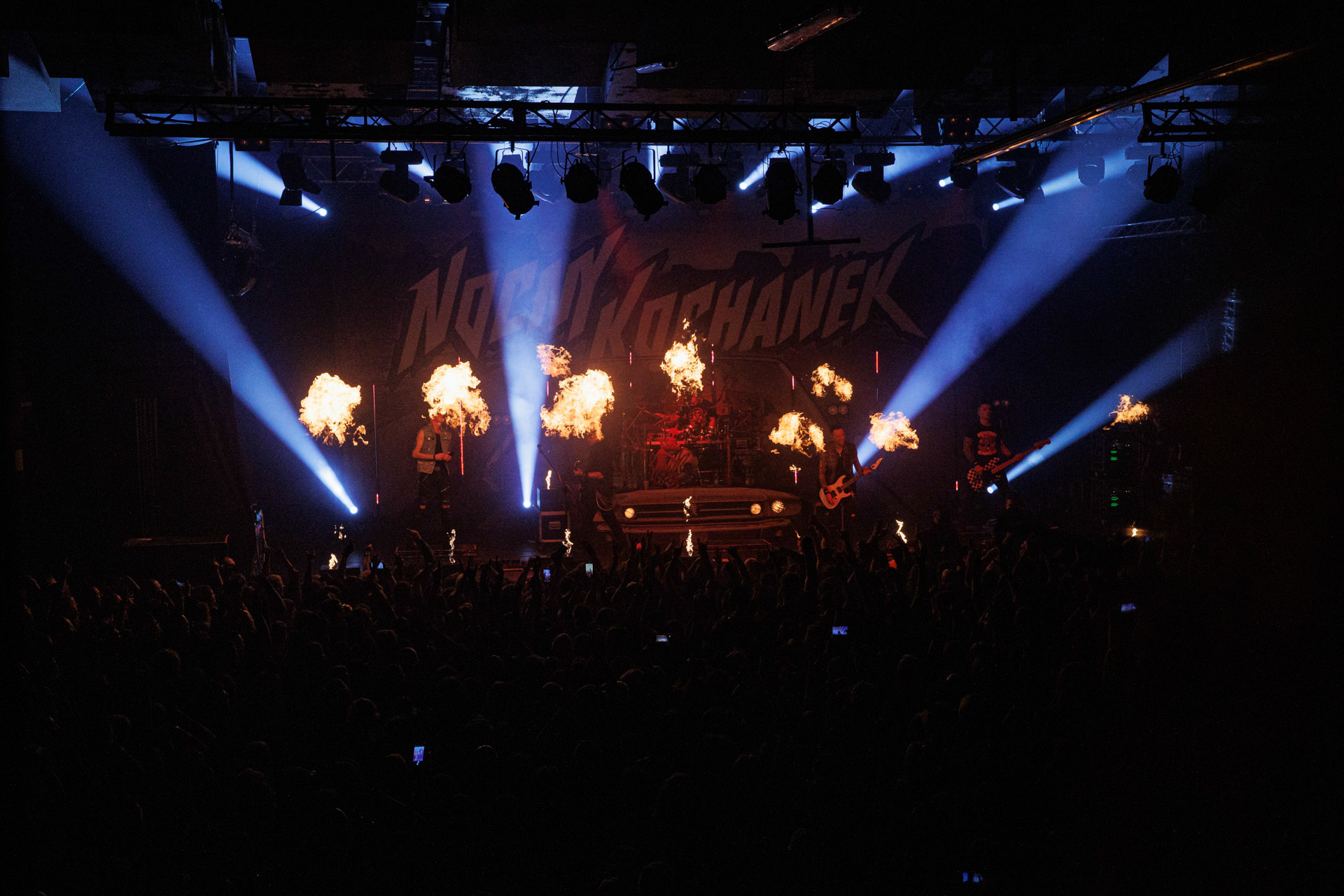 18.12.2021 Nocny Kochanek - Antysylwester Antyradia,18 lat klubu Progresja,Nocny Kochanek - koncert Warszawa,Progresja, pirotechnika, Zdrajcy Metalu, klasyczny heavy metal, Alter Ego, Night Mistress.n/z Krzysiek Sokolowski – wokal,n/z Arkadiusz Majstrak – gitara,n/z Artur Pochwala – bas,n/z Robert Kazon Kazanowski – gitara,n/z Artur Zurek – perkusja,Fot. Andrzej Wasilkiewicz/Reporter