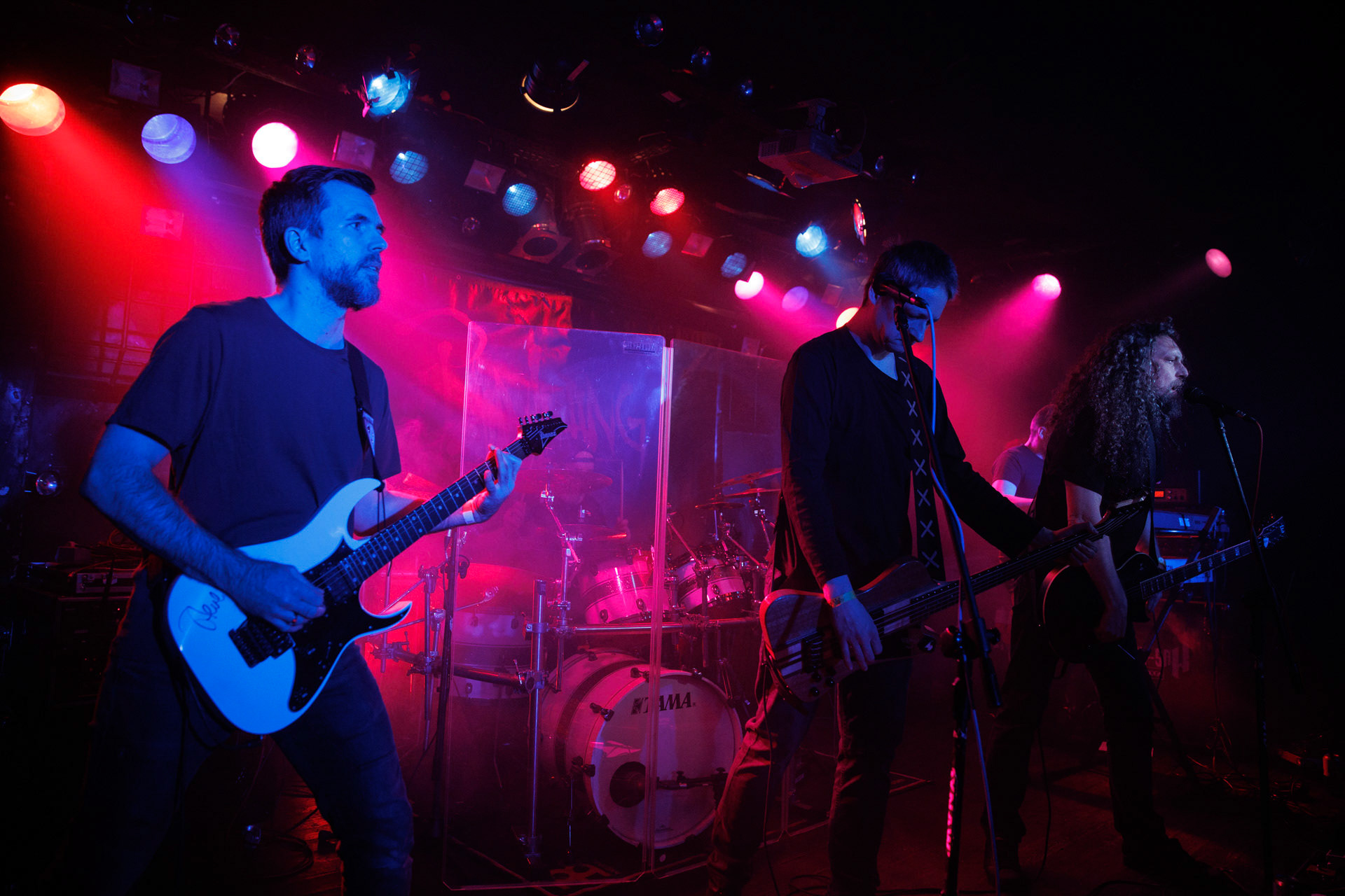Painthing - death, doom metal.Koncert Czwarta Fala MMXXII klub VooDoo Warszawa.n/z Kuba Grobelny – guitar, vocal, n/z Bartłomiej Kaczor – guitar, n/z Darek Ojdana – keys, n/z Jan Rajkow-Krzywicki – bass,n/z Tomasz Śwital – drums,Fot. Andrzej Wasilkiewicz/kaziq.com