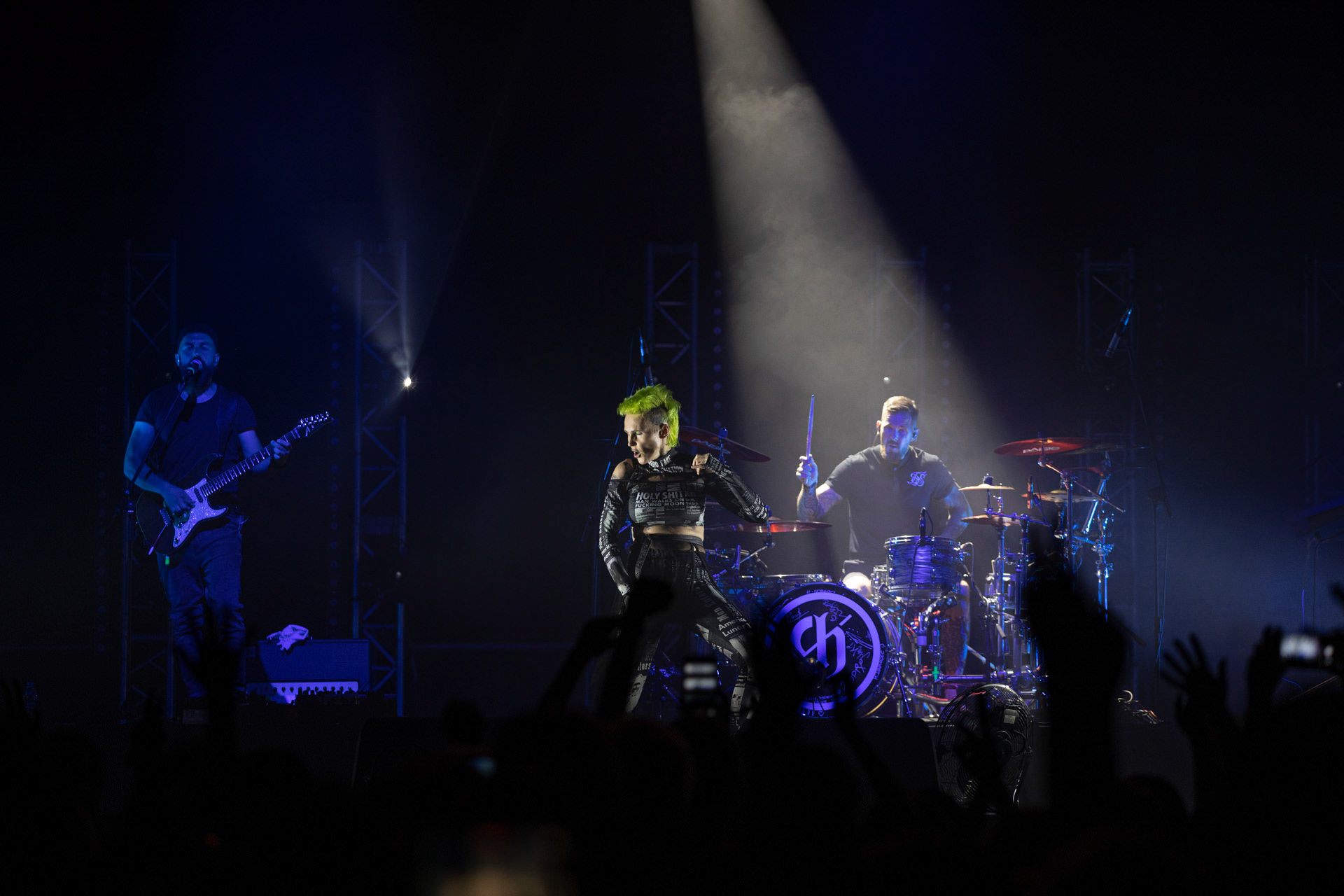 30.07.2021 Agnieszka Chylinska - koncert 25 lat na scenie! Warto bylo szalec. Warszawa Gramy do Woli Progresja.n/z Agnieszka Chylinska – wokal,                                 n/z Maciej Maka – gitara,n/z Bartlomiej Szopix Czerniachowski - perkusja.Pop, pop-rock, hardrock, heavy metal,Fot. Andrzej Wasilkiewicz/Reporter