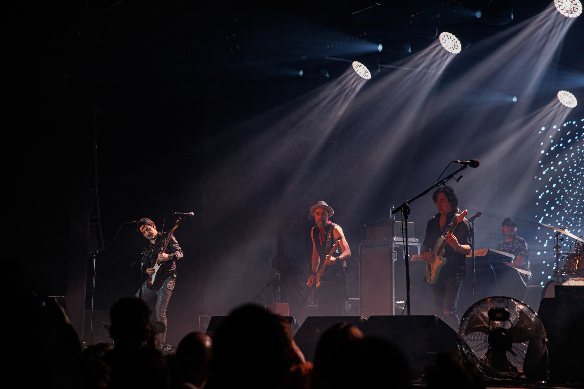 Koncerty Lady Pank - LP1 - w Klubie Stodola. LP1 - 35 lata od premiery albumu.n/z. Jan Borysewicz – gitara,  n/z. Janusz Panasewicz – wokal, n/z. Kuba Jabłoński – perkusja n/z. Krzysztof Kieliszkiewicz – gitara basowa, n/z. Michał Sitarski – gitara, stały sideman, n/z. Wojtek Olszak – instrumenty klawiszowe, Fot. Andrzej kaziq Wasilkiewicz/Reporter