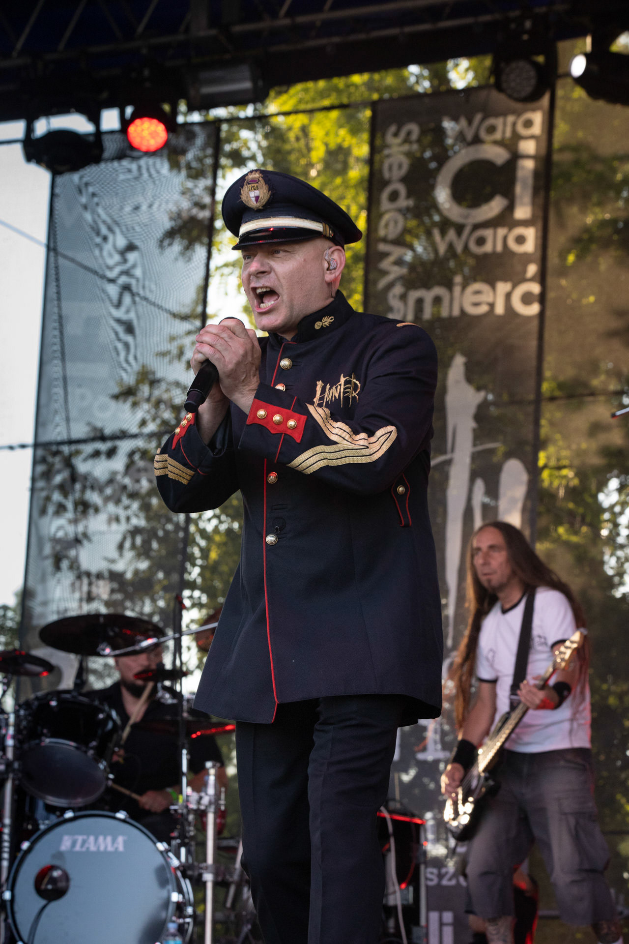 Hunter - postpandemoniczny koncert z okazji XXXV-lecia.Progresja - Gramy do Woli, Warszawa.Arkadiusz „Letki” Letkiewicz – instrumenty perkusyjne.Letnia Scena Progresji.fot. Andrzej Wasilkiewicz/Reporter