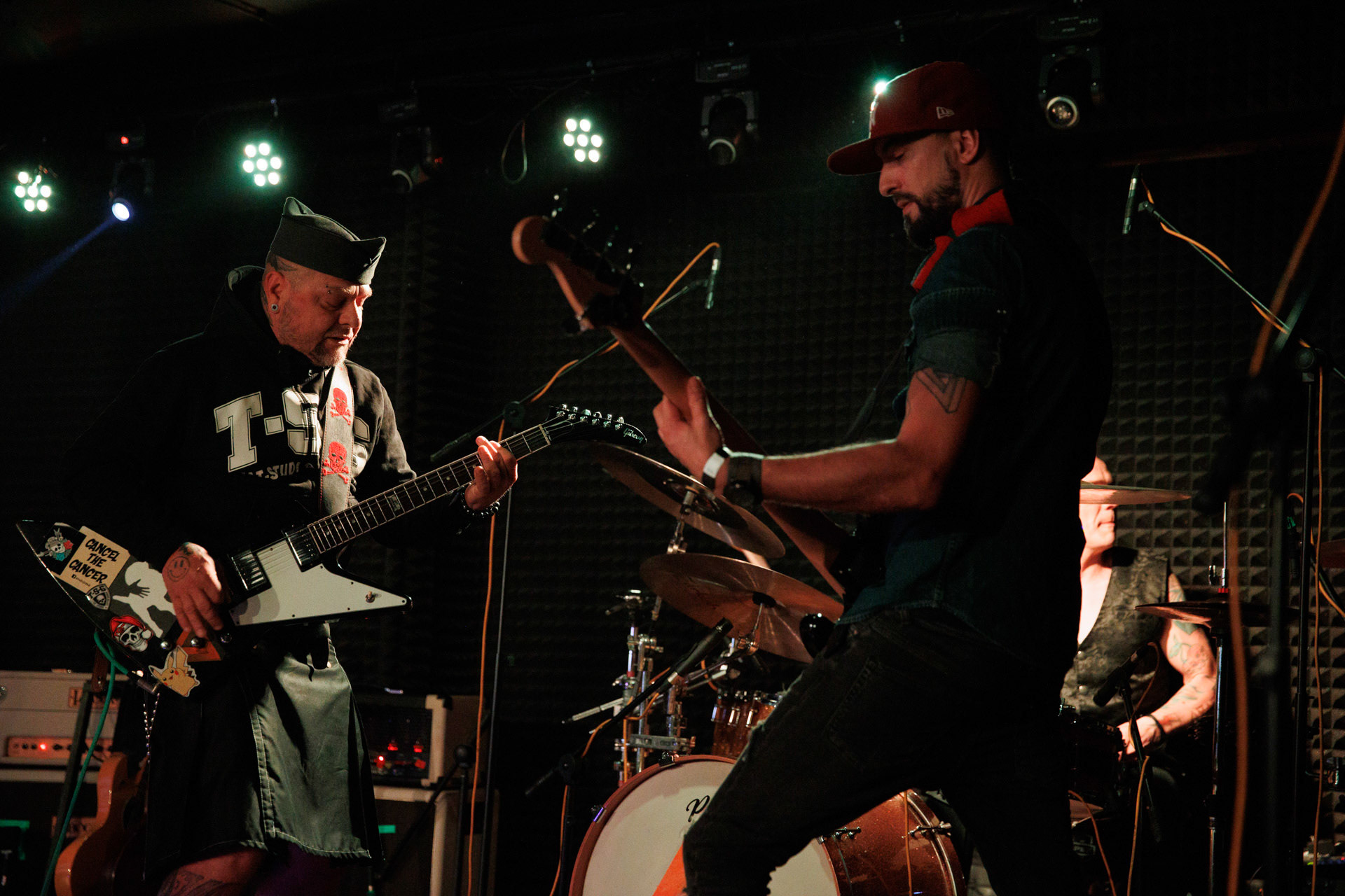 12.11.2021 Lipali - koncert Warszawa klub Remont.Najnowszy album „MOSTY, RZEKI, LUDZIE”.Tomasz Lipa Lipnicki - wokal, gitara,Lukasz Gajowy Gajowniczek - bass,Rock, rock progresywny, rock alternatywny, polski rock.fot. Andrzej kaziq Wasilkiewicz/Reporter