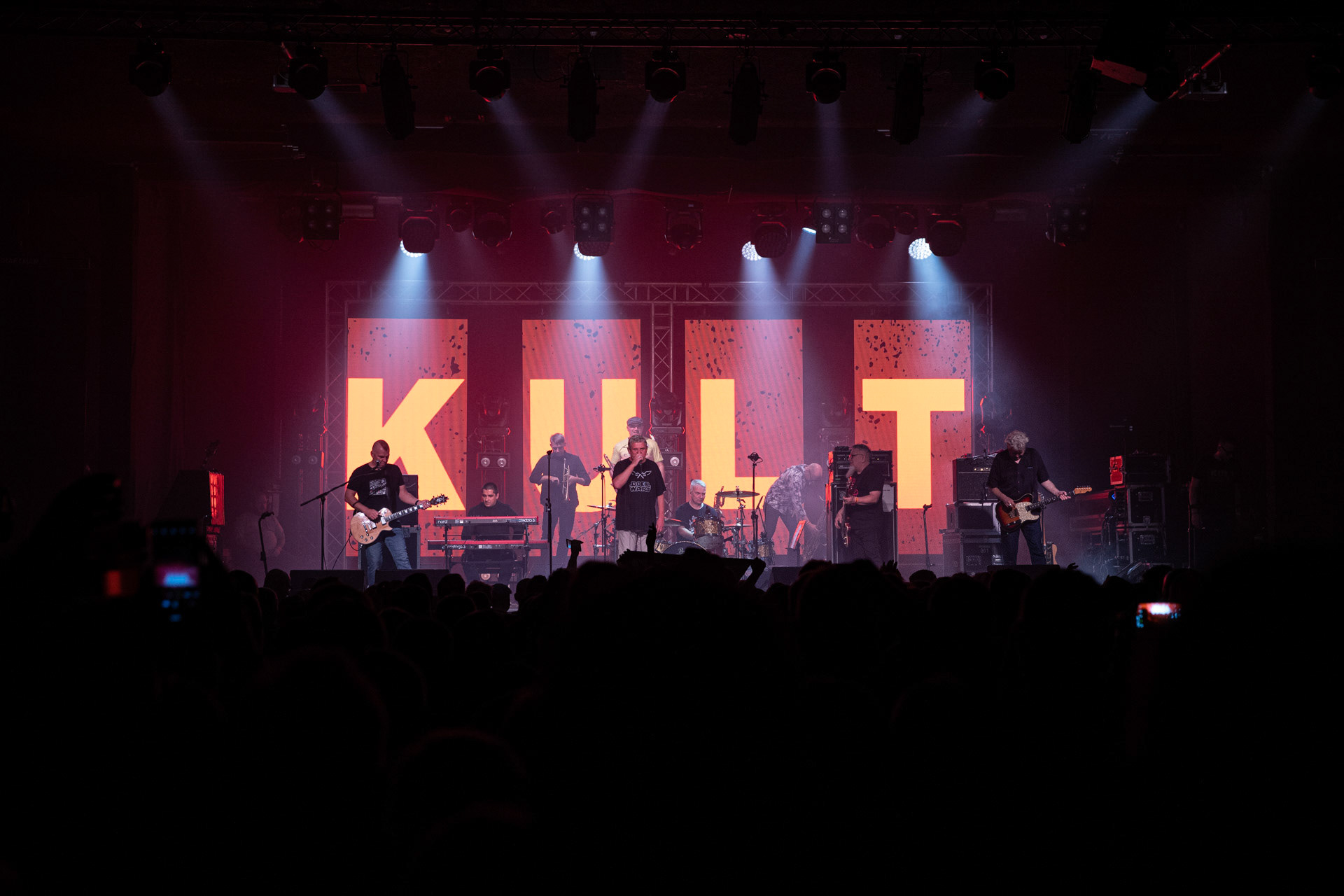 KULT - koncert Pomaranczowa Trasa 2021 - Warszawa Stodoła. 29 pazdziernika 2021. Kazik Staszewski wokal,Wojciech Jablonski gitara,Piotr Morawiec gitara,Ireneusz Werenski bas,Tomasz Goehs perkusja,Konrad Wantrych klawisze,Janusz Zdunek trabka,Mariusz Godzina saksofony,Jarosław Wazny puzon,Rock, rock progresywny, rock alternatywny, punk, nowa fala, polski rock.fot. Andrzej kaziq Wasilkiewicz/Reporter