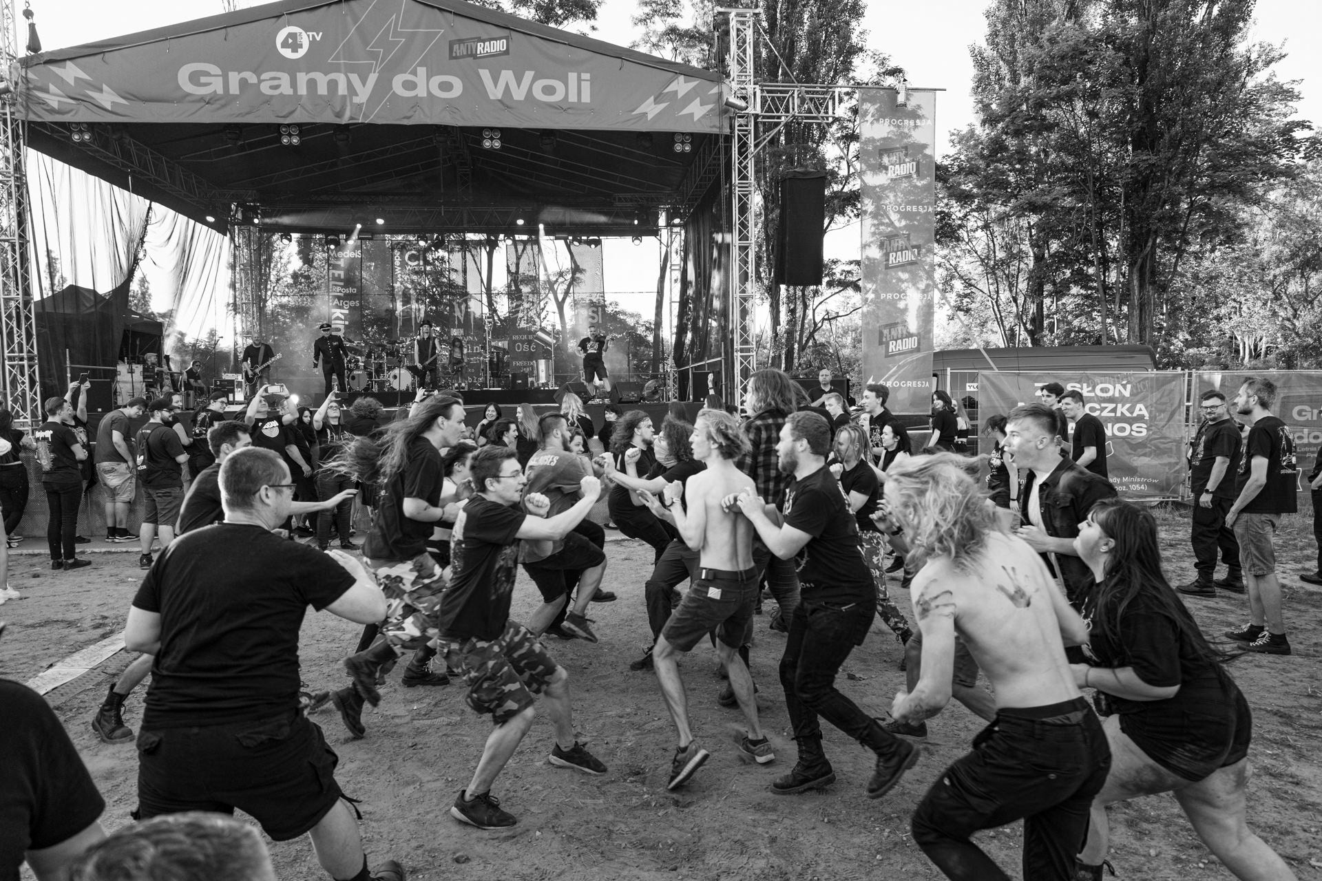 Hunter - postpandemoniczny koncert z okazji XXXV-lecia.Progresja - Gramy do Woli, Warszawa.Publicznosc, pogo, Letnia Scena Progresji.fot. Andrzej Wasilkiewicz/Reporter