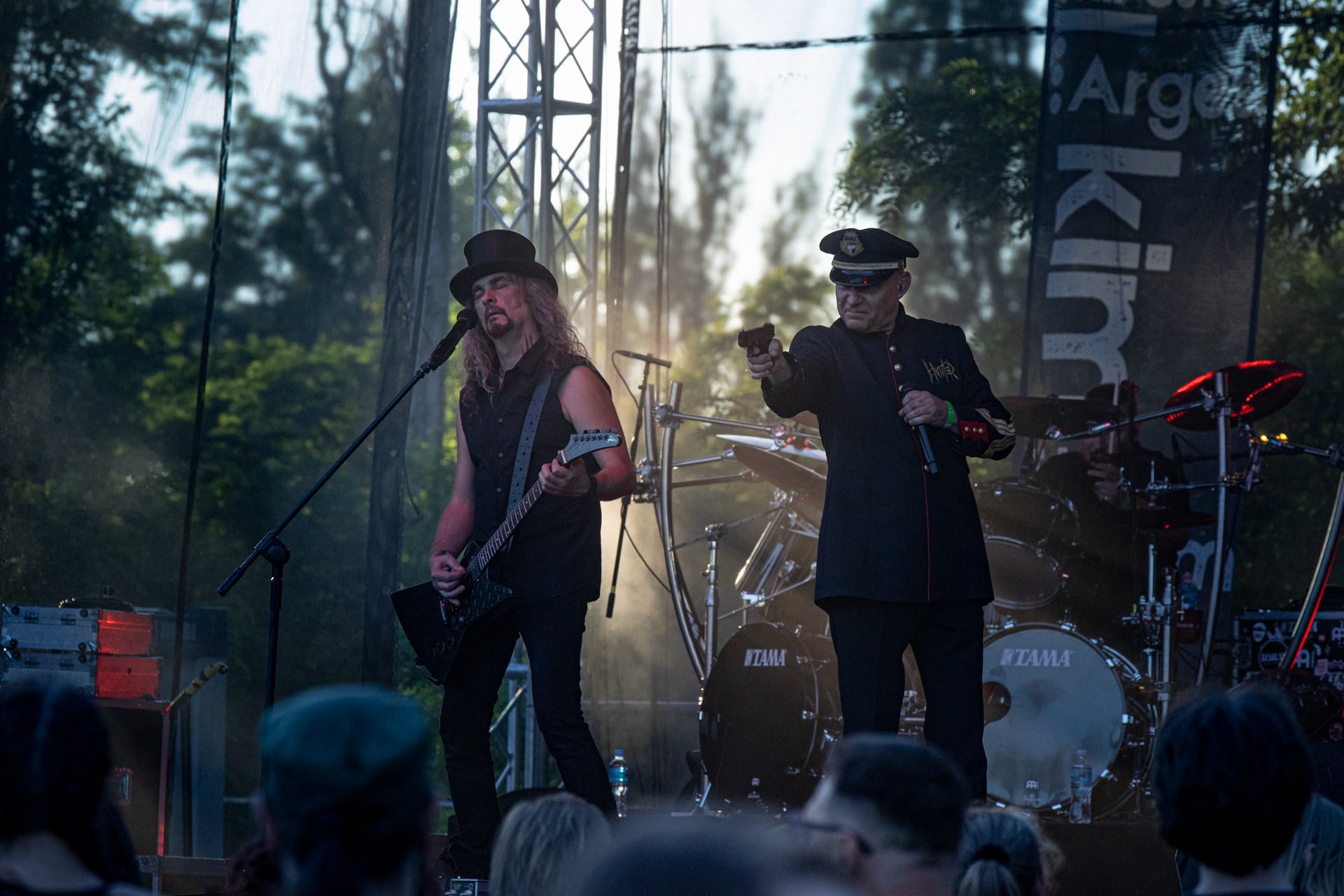 Hunter - postpandemoniczny koncert z okazji XXXV-lecia.Progresja - Gramy do Woli, Warszawa.Paweł „Drak” Grzegorczyk – wokal, gitara, Piotr „Pit” Kędzierzawski – gitara, Michał „Jelonek” Jelonek – skrzypce, Konrad „Saimon” Karchut – gitara basowa, Dariusz „Daray” Brzozowski – perkusja, Arkadiusz „Letki” Letkiewicz – instrumenty perkusyjne.Letnia Scena Progresji.fot. Andrzej Wasilkiewicz/Reporter