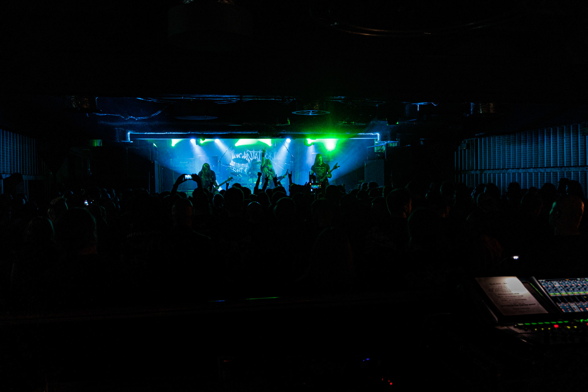 21.10.2022 - 𝗜𝗡𝗖𝗔𝗡𝗧𝗔𝗧𝗜𝗢𝗡 - amerykanski death metal w warszawskiej Proximie.Morderczy death metal na maksymalnie niskim stroju, halasie i chaosie nigdy nie stracil na sile - niezaleznie czy mowimy o swietnej nowej plcie, czy o kultowych strzalach rzedu "Onward to Golgotha". Sklad dowodzony przez Johna McEntee nigdy nie pudluje - na zywo rowniez.John McEntee - gitara, wokal, Kyle Severn - perkusja Alex Bouks - gitara,Chuck Sherwood - gitara basowa,Death metal, Black metal, Metal, Death-doom, Produkcja Knock Out Productions,fot. Andrzej Wasilkiewicz/Reporter