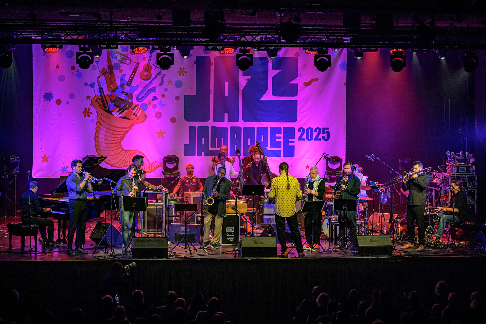 JAZZ JAMBOREE 2025 - DZIEŃ 1 - PIOTRA DAMASIEWICZA Piotr Damasiewicz and Power Of The Horns Ensemble, feat. David Murray &amp; INTO THE ROOTS, feat. Antoine Roney &amp; El Boudani Mus25 października 2025, Klub Stodoła, organizator Adamiak Jazz fot. Andrzej Wasilkiewicz/kaziq.com