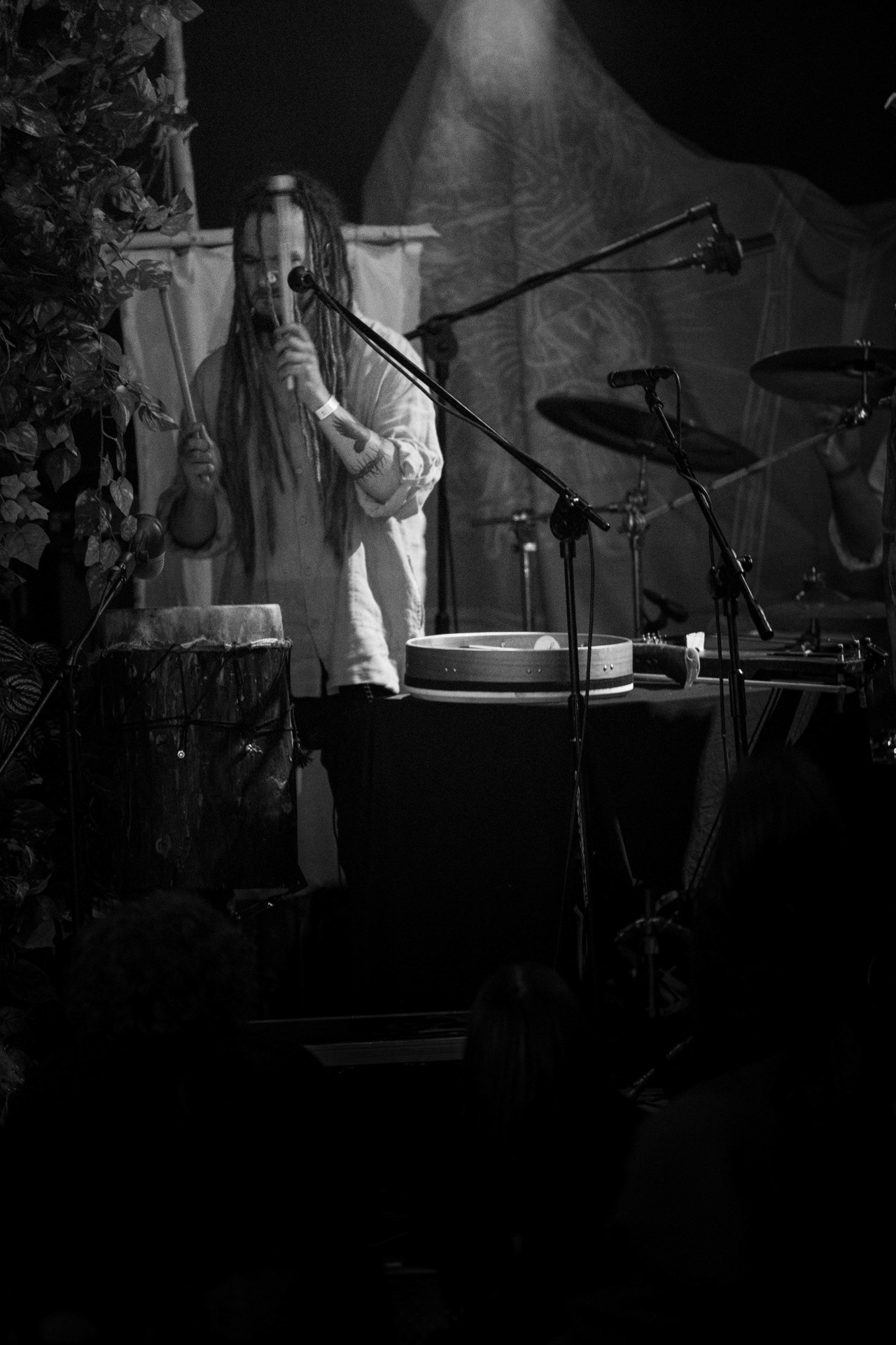 28.08.2021 Varmia - koncert, Warszawa klub REJS,Lato w Plenerze, Winiary Bookings,Lasota wokal, gitara,Cwiara wokal, bas,Emil perkusja,Piotr instrumenty perkusyjne, rog kozla, drewniana tuba, wokal, krivula i tagelharpa,Fot. Andrzej Wasilkiewicz/Reporter