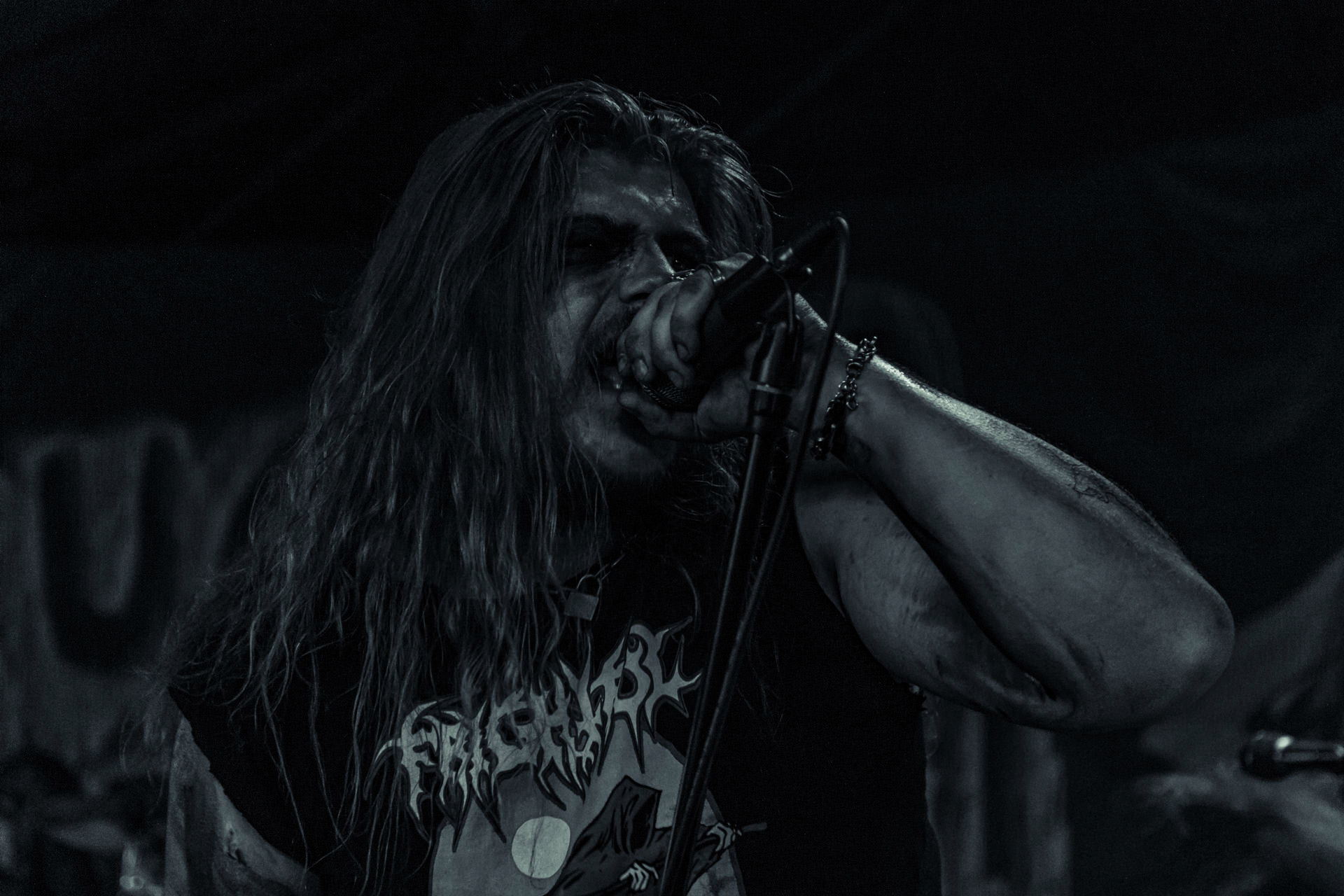 BAGNO (oldschool black/death)w składzie:Krzysiek - wokalKuba - gitaraThrasher - gitara Kacper - bassMaciek - garyDestrukcja i zgnilizna, wszystko czego nie chcesz usłyszeć a i tak się pojawisz, Druga fala dobrej muzy z Rzeszowa, bo pierwsza skończyła się w latach 90.Produkcja Left Hand Soundsfot. Andrzej Wasilkiewicz/kaziq.com