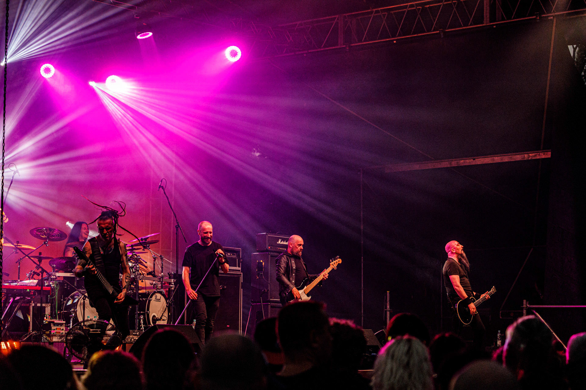 22.07.2022 Paradise Lost - warszawski koncert na letniej scenie klubu Progresja.Knock Out Production, Nuclear Blast, n/z Nick Holmes – wokal,n/z Gregor Mackintosh – gitara prowadząca,n/z Aaron Aedy – gitara rytmiczna,n/z Steve Edmondson – gitara basowa,n/z Waltteri Vayrynen – perkusja,Produkcja Knock Out Productions,Fot. Andrzej Wasilkiewicz/Reporter