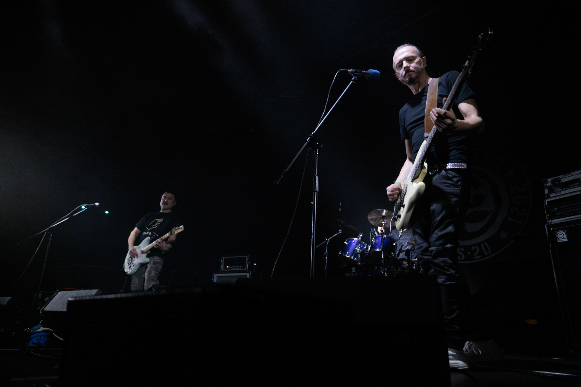 16.11.2021 Dezerter - 40 lecie,koncert Warszawa Palladium. N/z Robert Robal Matera gitara, N/z Krzysiek Grabowski perkusja,N/zJacek Chrzanowski bass, Dezerter, SS20, Punk, Punkrock, hardcore, rock.fot. Andrzej Wasilkiewicz/REPORTER