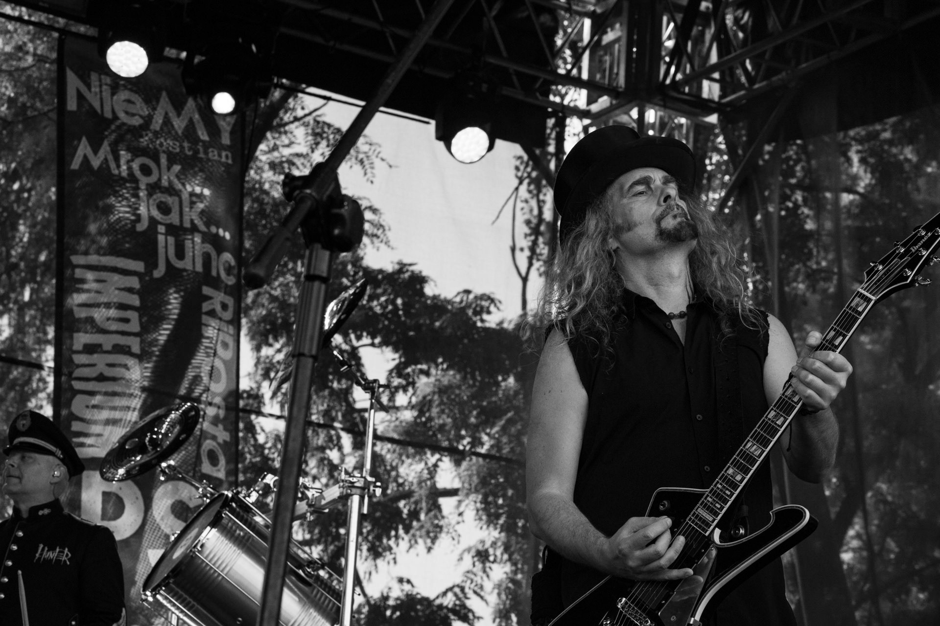 Hunter - postpandemoniczny koncert z okazji XXXV-lecia.Progresja - Gramy do Woli, Warszawa.Paweł „Drak” Grzegorczyk – wokal, gitara,Letnia Scena Progresji.fot. Andrzej Wasilkiewicz/Reporter