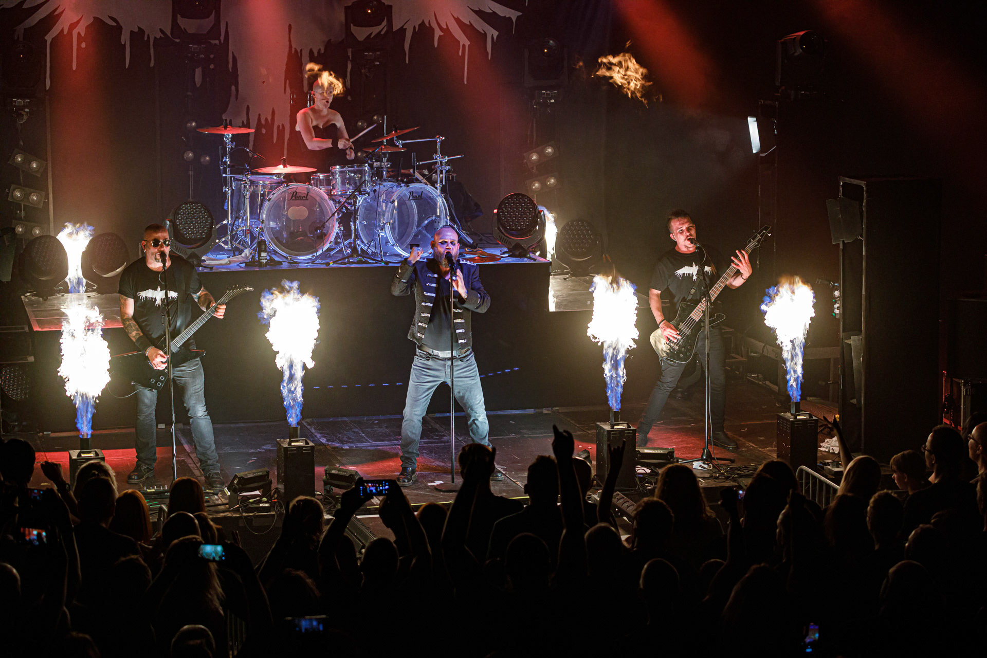 18.06.2022 - Mono Inc. zagrali w warszawskim klubie Progresja.Mono Inc. - niemiecki zespol z Hamburga wykonujący gotyckiego rocka, w składzie:Carl Fornia - git.Katha Mia - drums, Manuel Antoni - bass,Martin Engler - vocal,Gothic, industrial,  alternative, rock.Produkcja Winiary Bookings.fot. Andrzej Wasilkiewicz/kaziq.com