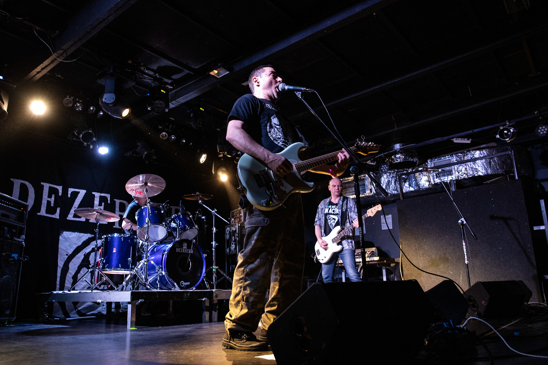 8.12.2018r Dezerter koncert Proxima, Robert Robal Matera gitara, wokal, Krzysztof Grabowski perkusja, fot. Andrzej Wasilkiewicz/Reporter