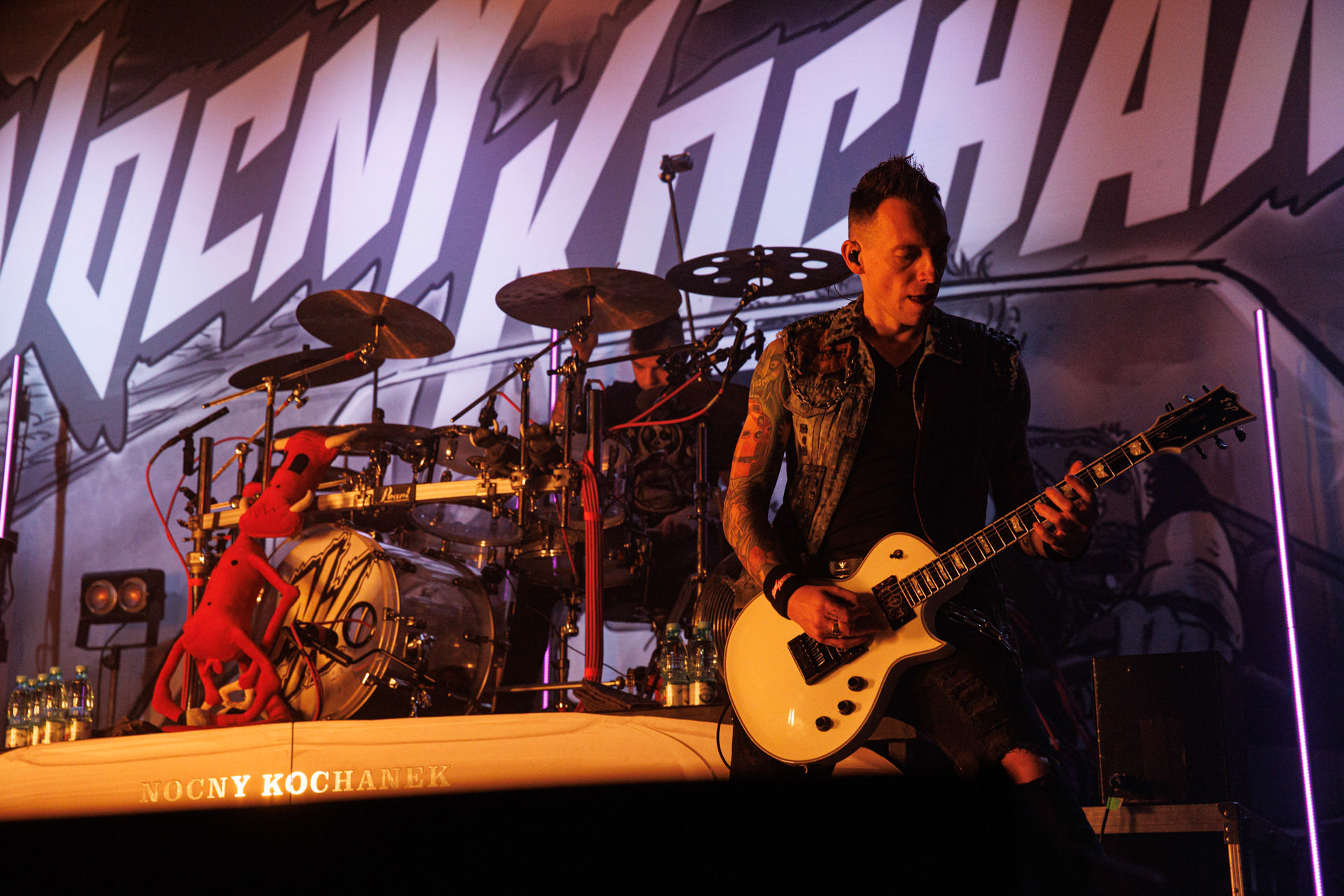 18.12.2021 Nocny Kochanek - Antysylwester Antyradia,18 lat klubu Progresja,Nocny Kochanek - koncert Warszawa,Progresja, Zdrajcy Metalu, klasyczny heavy metal, Alter Ego, Night Mistress.n/z Krzysiek Sokolowski – wokal,n/z Arkadiusz Majstrak – gitara,n/z Artur Pochwala – bas,n/z Robert Kazon Kazanowski – gitara,n/z Artur Zurek – perkusja,Fot. Andrzej Wasilkiewicz/Reporter