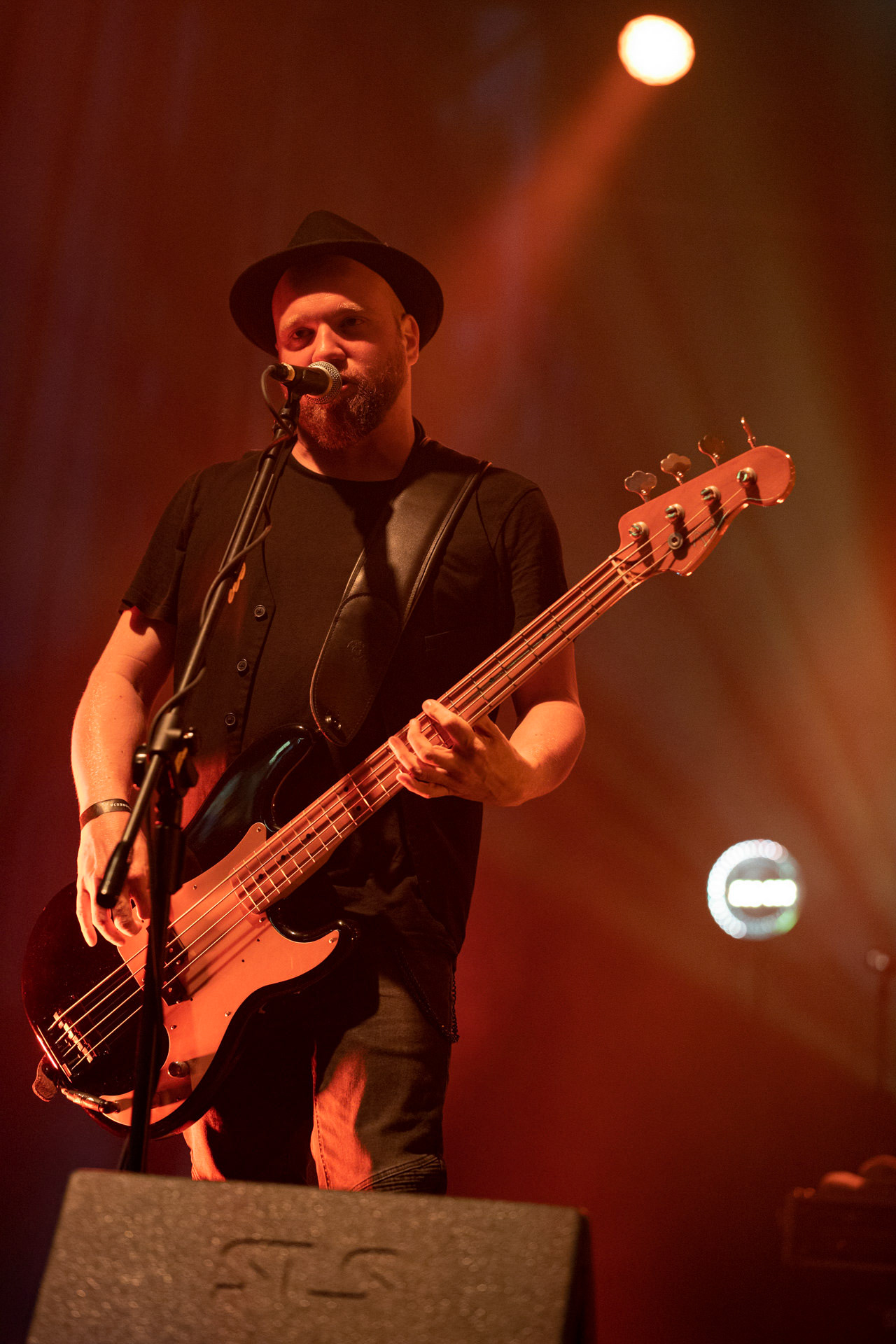 13.08.2021 koncert Me And That Man w Warszawie,Letnia scena Progresji, Gramy do Woli.n/z Matteo Bassoli - bass, wokal, Fot. Andrzej Wasilkiewicz/Reporter