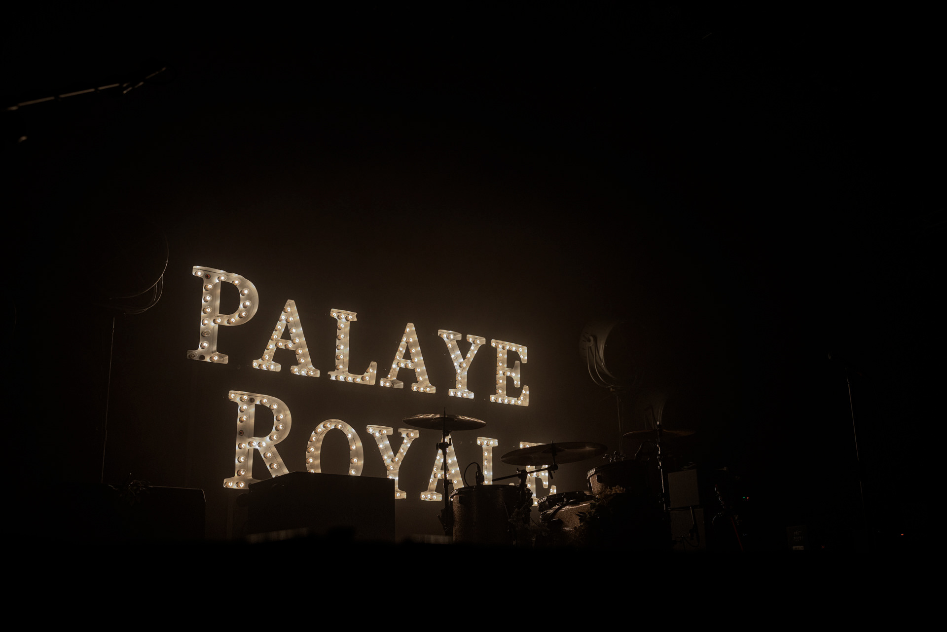 Palaye Royale - Warszawski koncert zespołu braci Kropp w Progresji. Art rock, rock and roll, glam rock, garage rock, indie rock, WiniaryBookings, fot. Andrzej Wasilkiewicz/Reporter