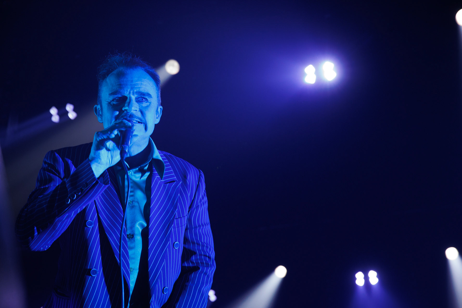 18.12.2021 Karas Rogucki - koncert klub Stodoła - Warszawan/z Piotr Rogucki - wokal gitara,Alternatywny pop, Kayax, Ostatni bastion romantyzmu, fot. Andrzej Wasilkiewicz/Reporter