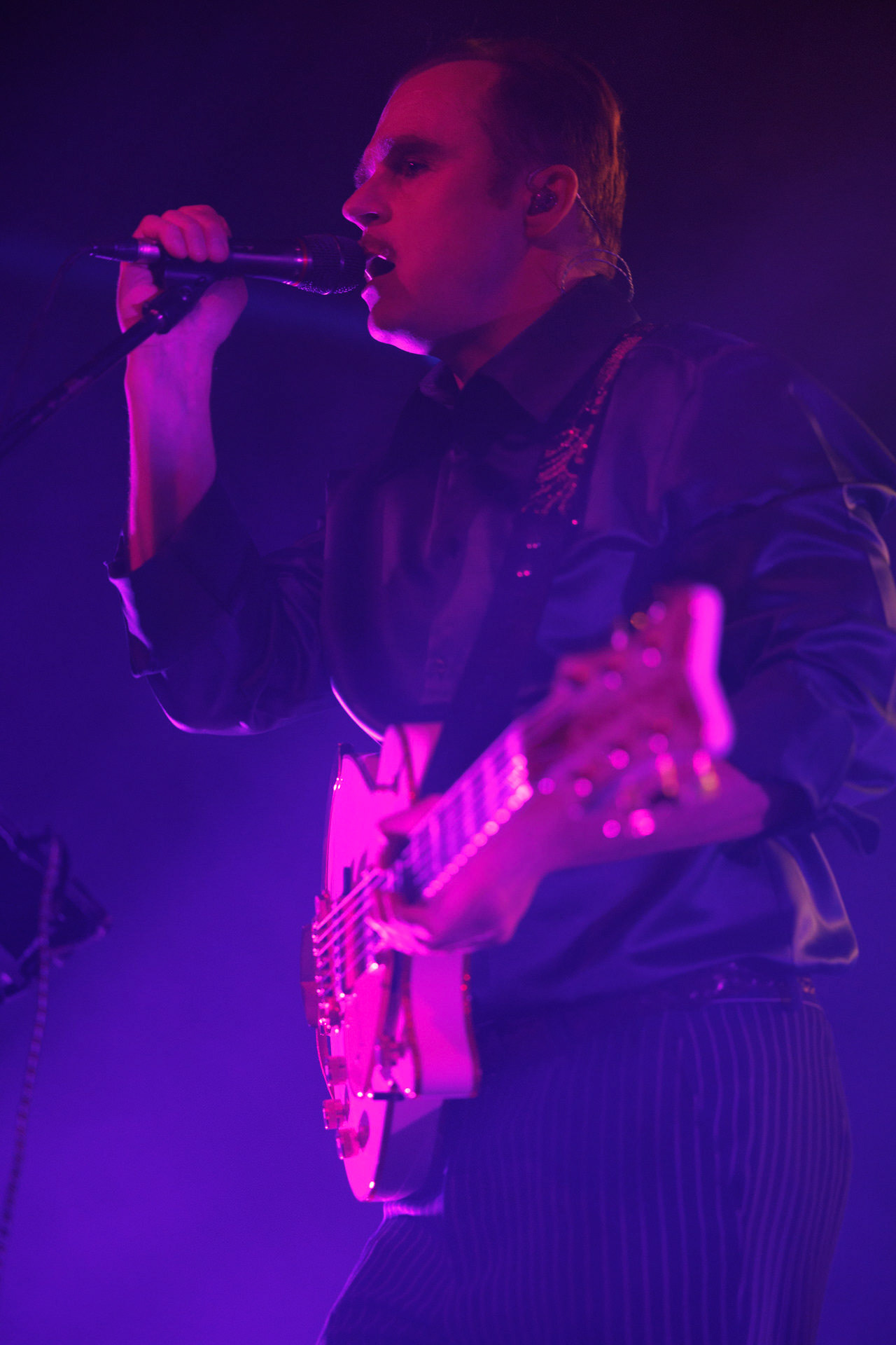 18.12.2021 Karas Rogucki - koncert klub Stodoła - Warszawan/z Piotr Rogucki - wokal gitara,Alternatywny pop, Kayax, Ostatni bastion romantyzmu, fot. Andrzej Wasilkiewicz/Reporter