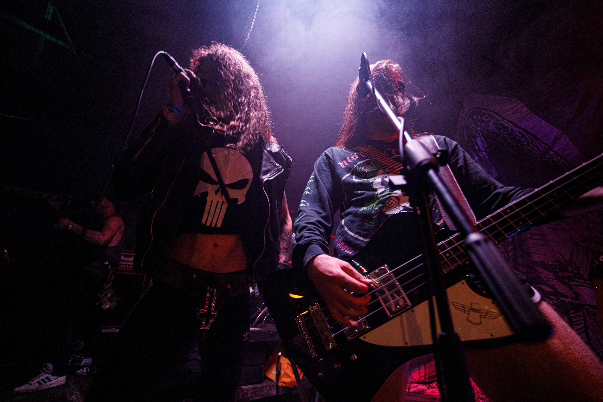 TRUCHŁO STRZYGI (black punk), Gwiezdny Demon - release show,w składzie:Gambit - wokalP. - gitara/wokalAlkatraz - gitara/wokalKaczor - garyMadness - bass/wokalPanass - bass/wokalGolem - nosferatu/wokalCzarownice - tba/wokalChłopaki z baraków polskiego metalu, rozpędzona maszyna do robienia grubego melanżu, gwiezdne trupy, kreatury obrzydlistwa i martwi decydenci podziemia. Prawdopodobnie pierwszy i ostatni raz zagrają całego Demona na żywo, a Ty mordeczko będziesz miał o czym kolegom przy wódce opowiadać.Produkcja Left Hand Soundsfot. Andrzej Wasilkiewicz/kaziq.com