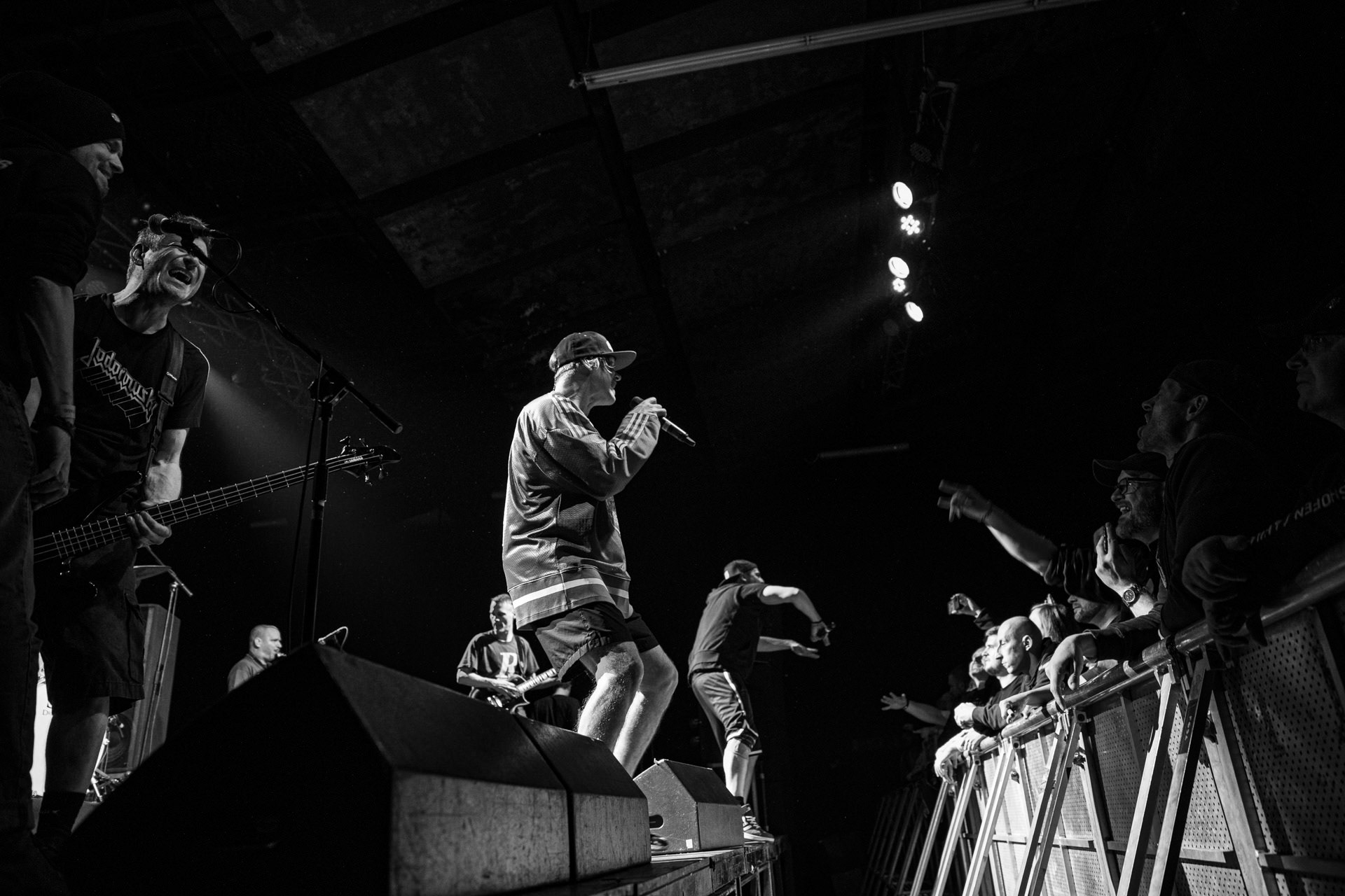 30.11.2021 koncert Dog Eat Dog - USA - hardcore, punkrock, rap, metal, hip hop, reggae, soul, funk,n/z Dave Neabore (bass), n/z John Connor (vocals), n/z Brandon Finley (drums), n/z Roger Hammerli (guitar),n/z Bozez (sax &amp; beer),koncert Warszawa, Progresja 25 lat albumu Play Games -  Dog Eat Dog.fot. Andrzej Wasilkiewicz/Reporter