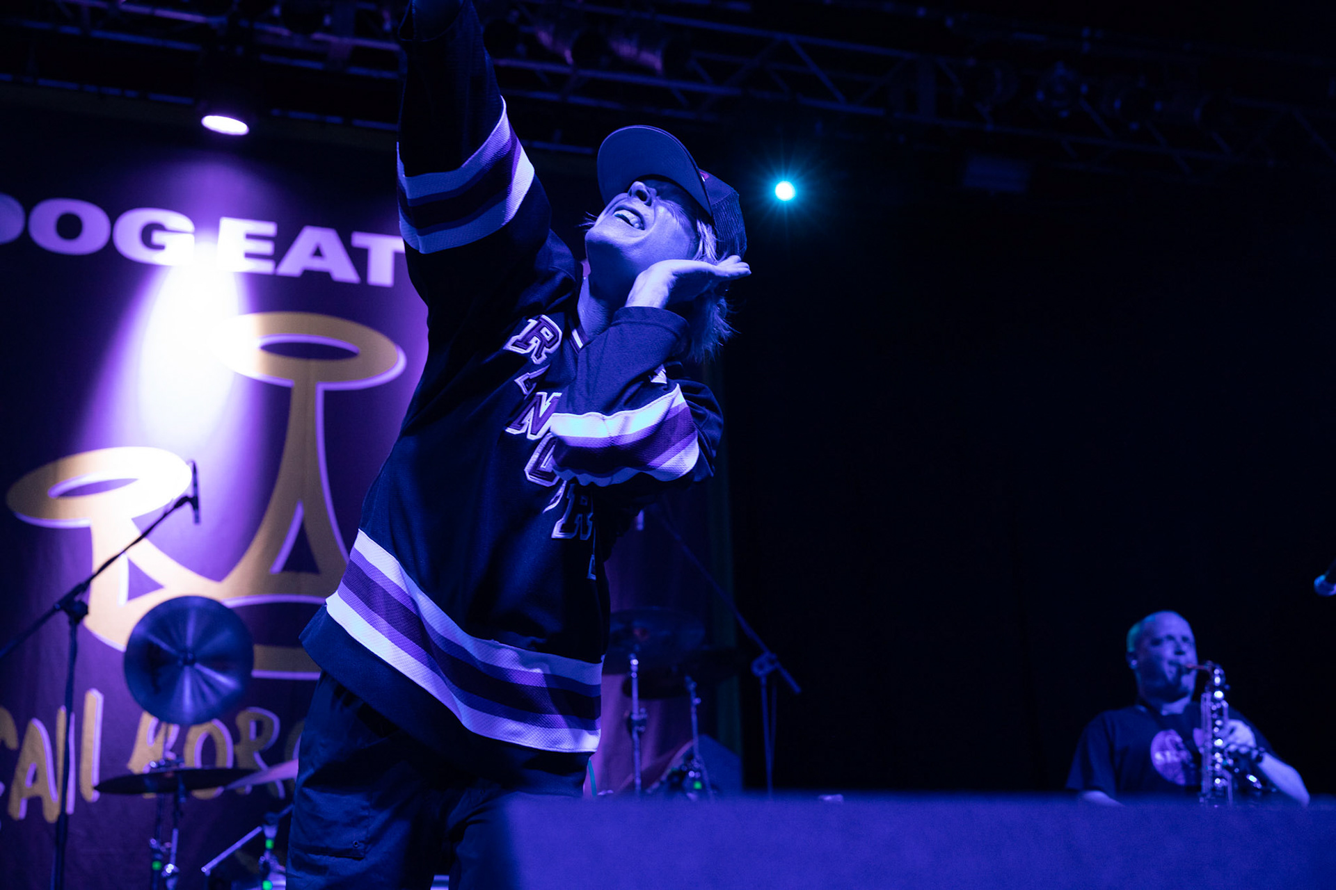 Dog Eat Dog - USA - hardcore, punkrock, rap, metal, hip hop,reggae, soul, funk,
Dave Neabore (bass), 
John Connor (vocals), 
Brandon Finley (drums) 
Roger Hämmerli (guitar)
Bozez (sax & beer)
koncert w Warszawskiej Progresji w ramach trasy 25 lat All Boro Kings zespołu Dog Eat Dog.
fot. Andrzej Wasilkiewicz/Reporter