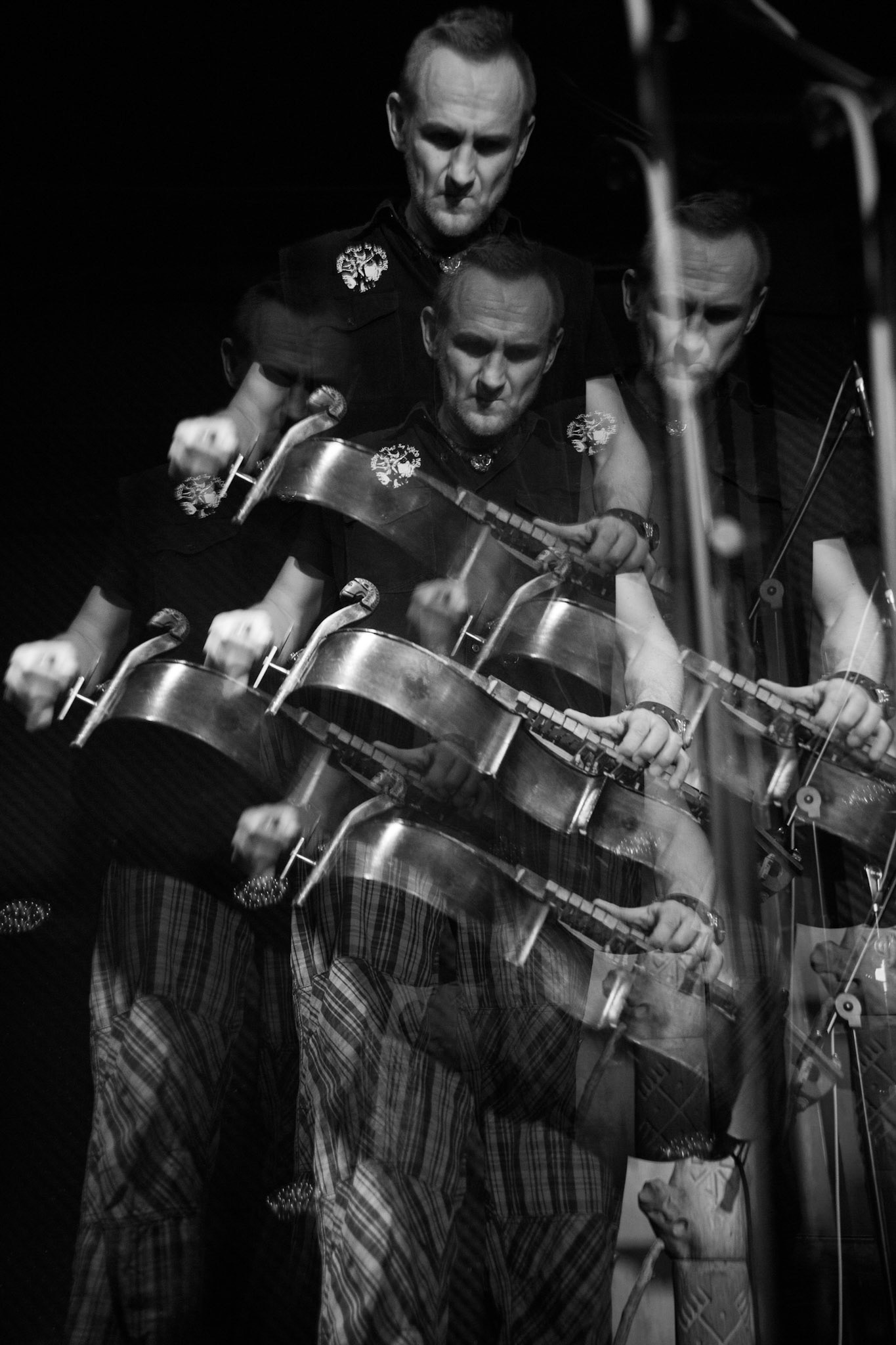 Żywiołak - biometal, folk, ethno sound,
Robert Jaworski - fidel renesansowa, wokal, lira korbowa,
Kamil Strzyżewski - gitara basowa, lutnia,
Wiktoria Kwiatkowska - śpiew, 
Zuza Ciszewska - śpiew, skrzypce,
Michał Lange - perkusja,
Szyszka Leśna - skrzypce ,wokal wspomagający,
Warszawa, klub Potok Drugi Dom Ludzi Rocka,
fot. Andrzej kaziq Wasilkiewicz