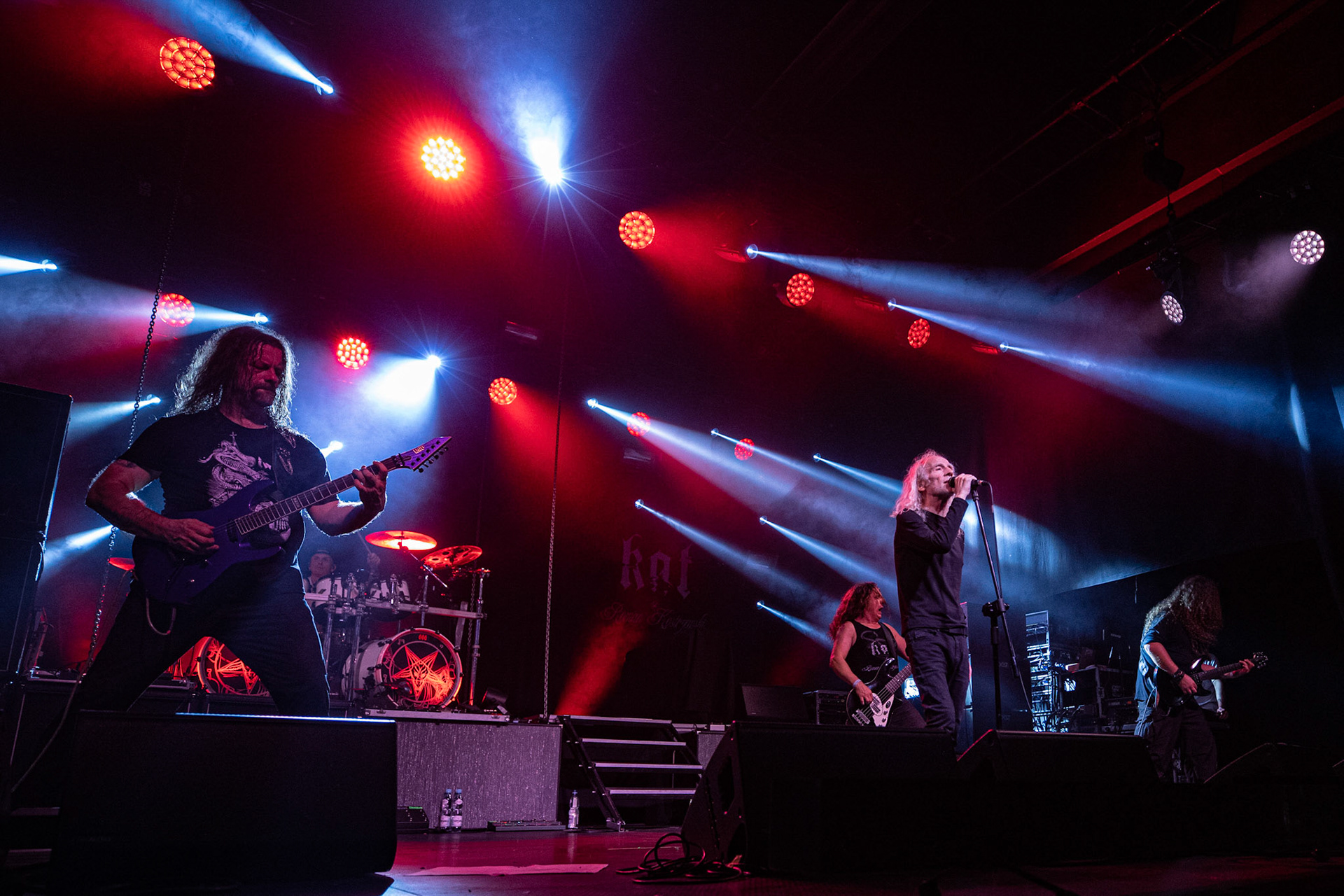 12.09.2021 - KAT i Roman Kostrzewski - koncert "Do zobaczenia w piekle" Wroclaw, Centrum Koncertowe A2.  Roman Kostrzewski – wokalJacek Nowak – perkusjaKrzysztof Pistelok – gitaraJacek Hiro – gitaraMichal Laksa – basGościnnie: Adam „Nergal” Darski (Behemoth)Piotr „Peter” Wiwczarek (Vader),Tomasz „Titus” Pukacki (Acid Drinkers)Adrian „Fred” Frelich (Dragon)Krzysztof „Fazi” Oset (ex-Kat)Piotr „Mancover” Mańkowski (Wolf Spider)Wacław „Vogg” Kiełtyka (Decapitated)Marek „Spider” Pająk (Vader)Jarek „Gronos” Gronowski (Dragon, ex-Kat)Paweł „Baitel” Pasek (Decapitated) Piotr Radecki (ex-Kat &amp; Roman Kostrzewski)fot. Andrzej kaziq Wasilkiewicz