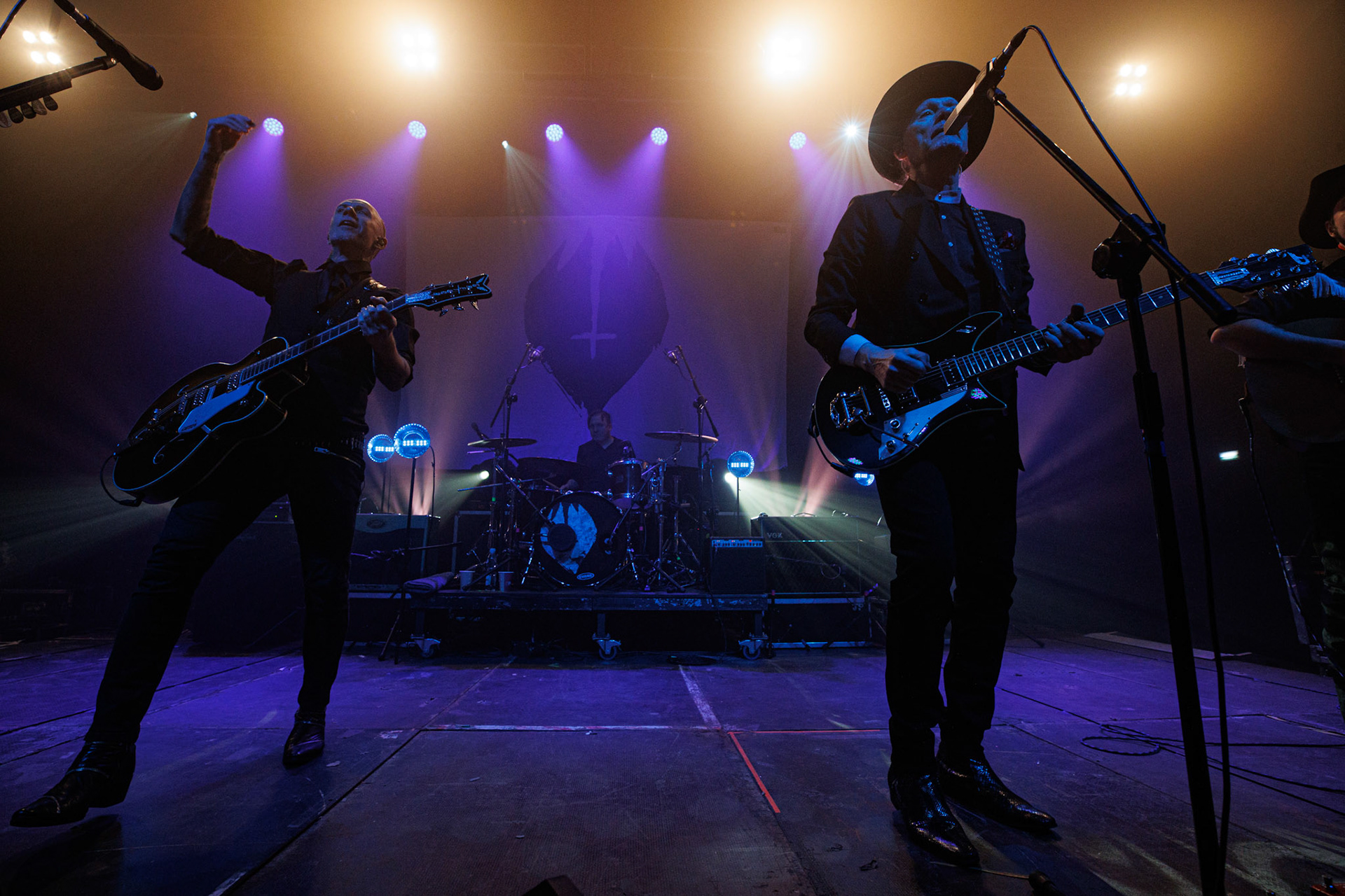 22.01.2022 koncert Me And That Man w Warszawie,Klub Progresja,n/z Adam Nergal Darski - gitara, wokal,n/z John Porter - gitara, wokal,Nergal znany jest z szerokich horyzontow muzycznych. Lider Behemoth nigdy nie kryl swojej sympatii do lzejszej, klimatycznej muzyki, spod znaku country, folku, bluesa. Dowodem jest zespol Me And That Man.Fot. Andrzej Wasilkiewicz/Reporter