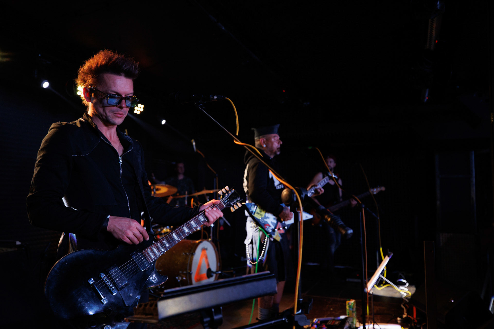 12.11.2021 Lipali - koncert Warszawa klub Remont.Najnowszy album „MOSTY, RZEKI, LUDZIE”.n/z Roman Bereźnicki - gitara, klawisze, wokal, Rock, rock progresywny, rock alternatywny, polski rock.fot. Andrzej kaziq Wasilkiewicz/Reporter