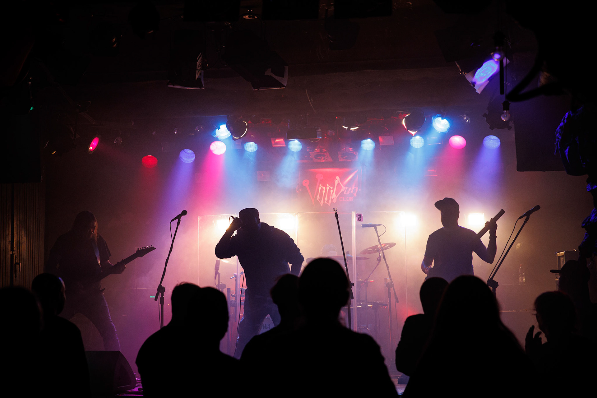 8.01.2022 Symetria - groove, death metal.Koncert Czwarta Fala MMXXII klub VooDoo Warszawa.Fot. Andrzej Wasilkiewicz/Reporter