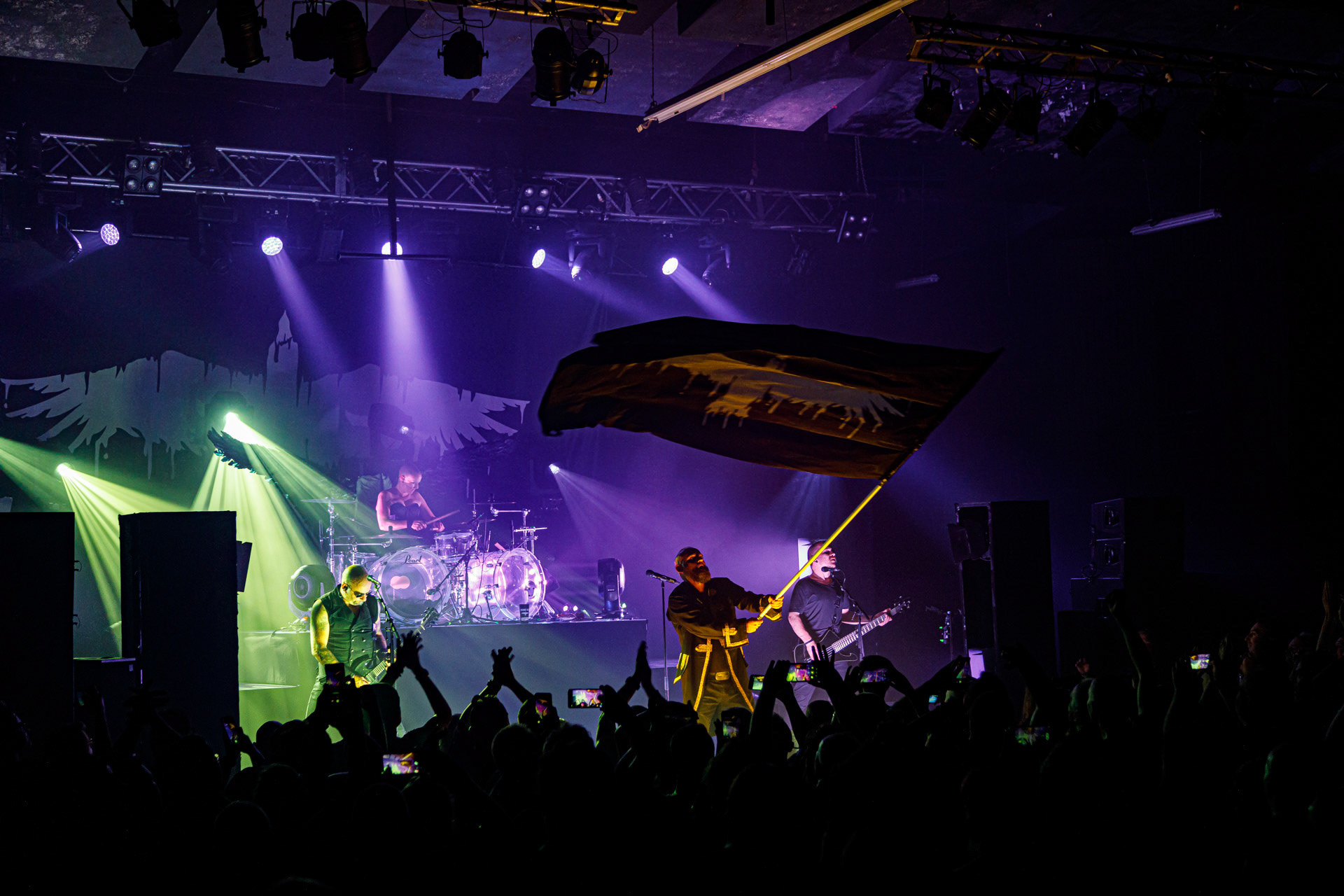 18.06.2022 - Mono Inc. zagrali w warszawskim klubie Progresja.Mono Inc. - niemiecki zespol z Hamburga wykonujący gotyckiego rocka, w składzie:Carl Fornia - git.Katha Mia - drums, Manuel Antoni - bass,Martin Engler - vocal,Gothic, industrial,  alternative, rock.Produkcja Winiary Bookings.fot. Andrzej Wasilkiewicz/kaziq.com