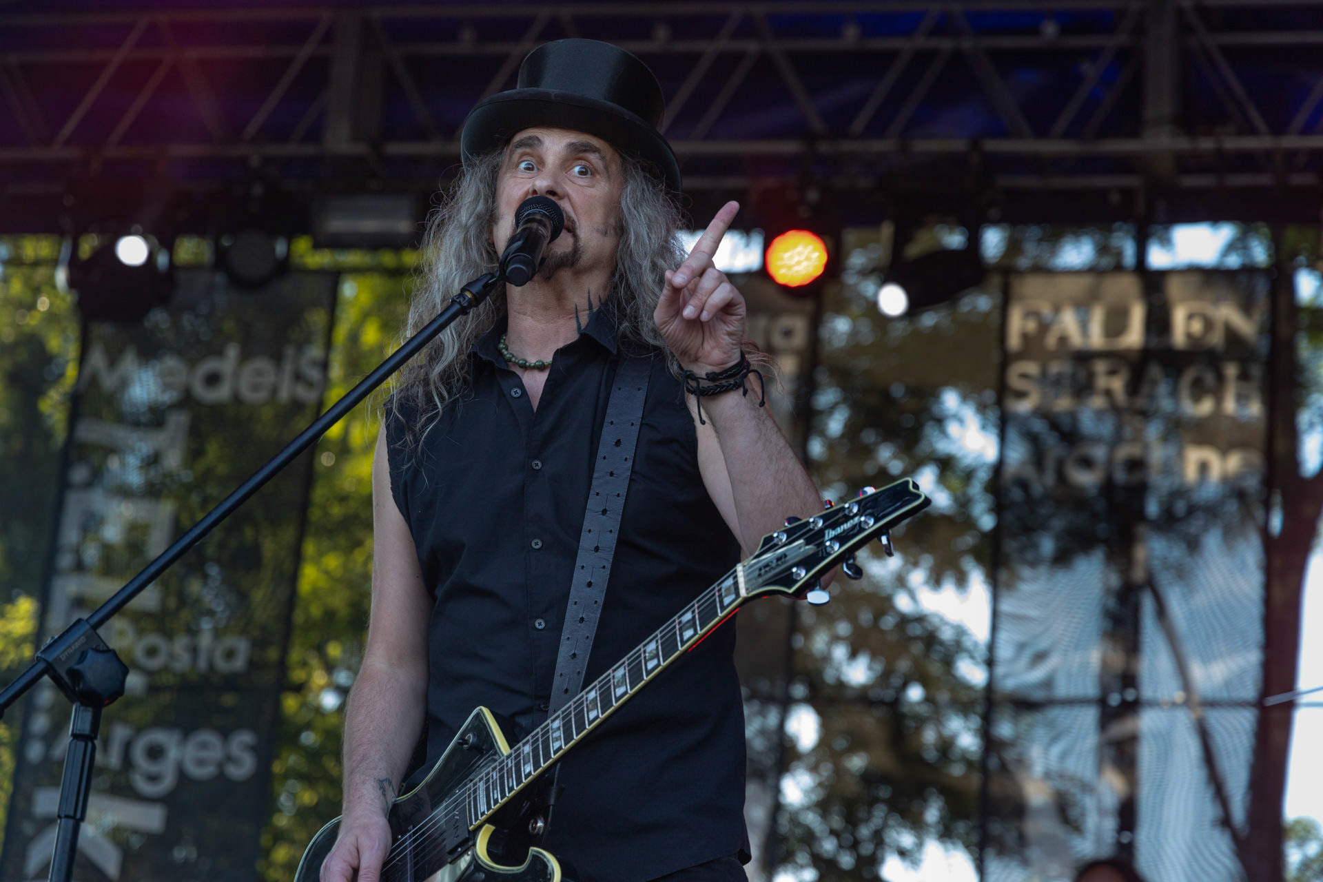 Hunter - postpandemoniczny koncert z okazji XXXV-lecia.Progresja - Gramy do Woli, Warszawa.Paweł „Drak” Grzegorczyk – wokal, gitara,Letnia Scena Progresji.fot. Andrzej Wasilkiewicz/Reporter