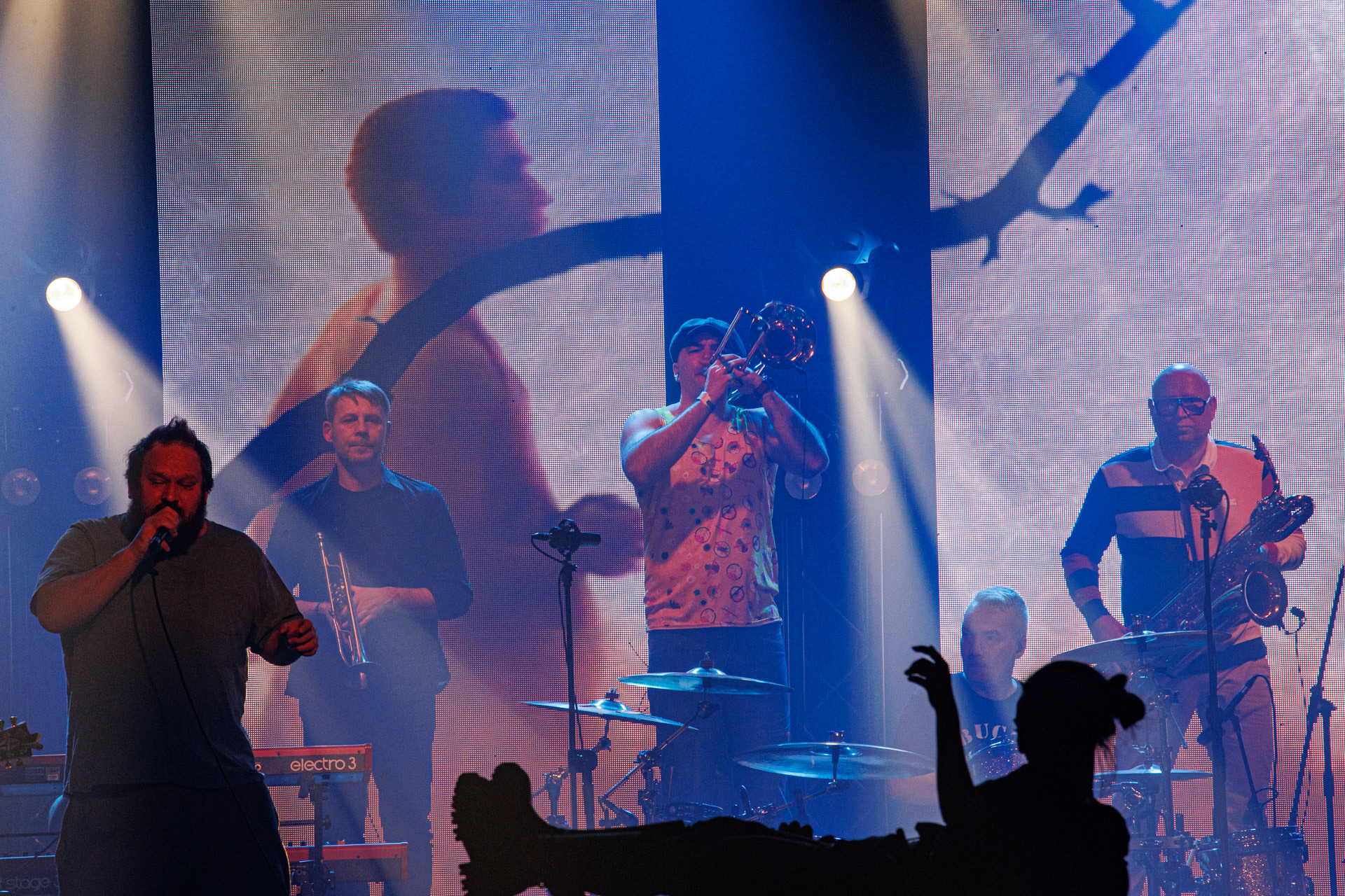 15.01.2022 KULT - koncert Pomaranczowa Trasa 2021/2022 - Warszawa Stodoła, Kult konczy w doskonalej formie przeniesiony z jesieni ostatni koncert Pomaranczowej Trasy 2021, publicznosc nie zawiodla, pelna sala.   n/z Tomasz Goehs perkusja,Rock, rock progresywny, rock alternatywny, punk, nowa fala, polski rock.fot. Andrzej kaziq Wasilkiewicz/Reporter