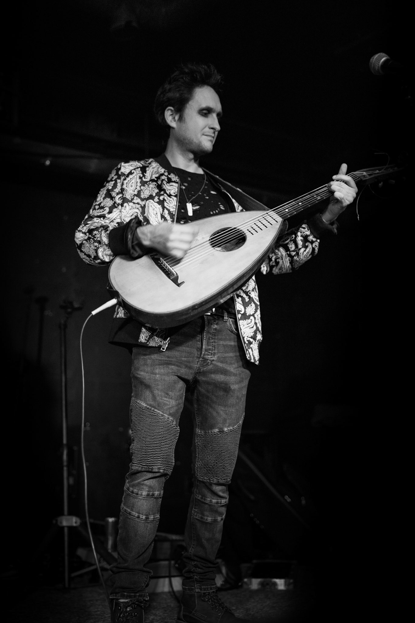 Żywiołak - biometal, folk, ethno sound,
Robert Jaworski - fidel renesansowa, wokal, lira korbowa,
Kamil Strzyżewski - gitara basowa, lutnia,
Wiktoria Kwiatkowska - śpiew, 
Zuza Ciszewska - śpiew, skrzypce,
Michał Lange - perkusja,
Szyszka Leśna - skrzypce ,wokal wspomagający,
Warszawa, klub Potok Drugi Dom Ludzi Rocka,
fot. Andrzej kaziq Wasilkiewicz