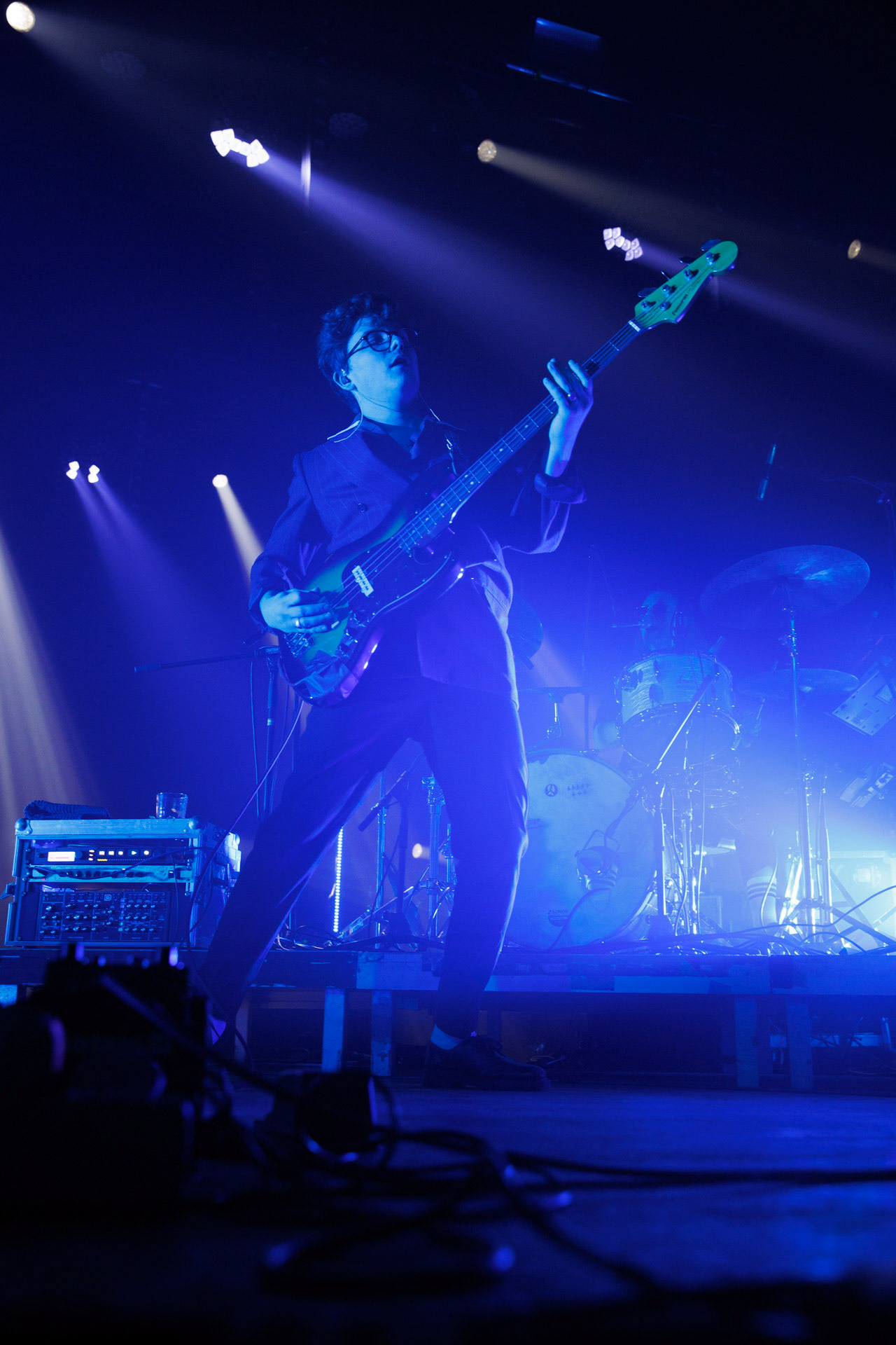 18.12.2021 Karas Rogucki - koncert klub Stodoła - Warszawan/z Kuba Karas - wokal bass,Alternatywny pop, Kayax, Ostatni bastion romantyzmu, fot. Andrzej Wasilkiewicz/Reporter