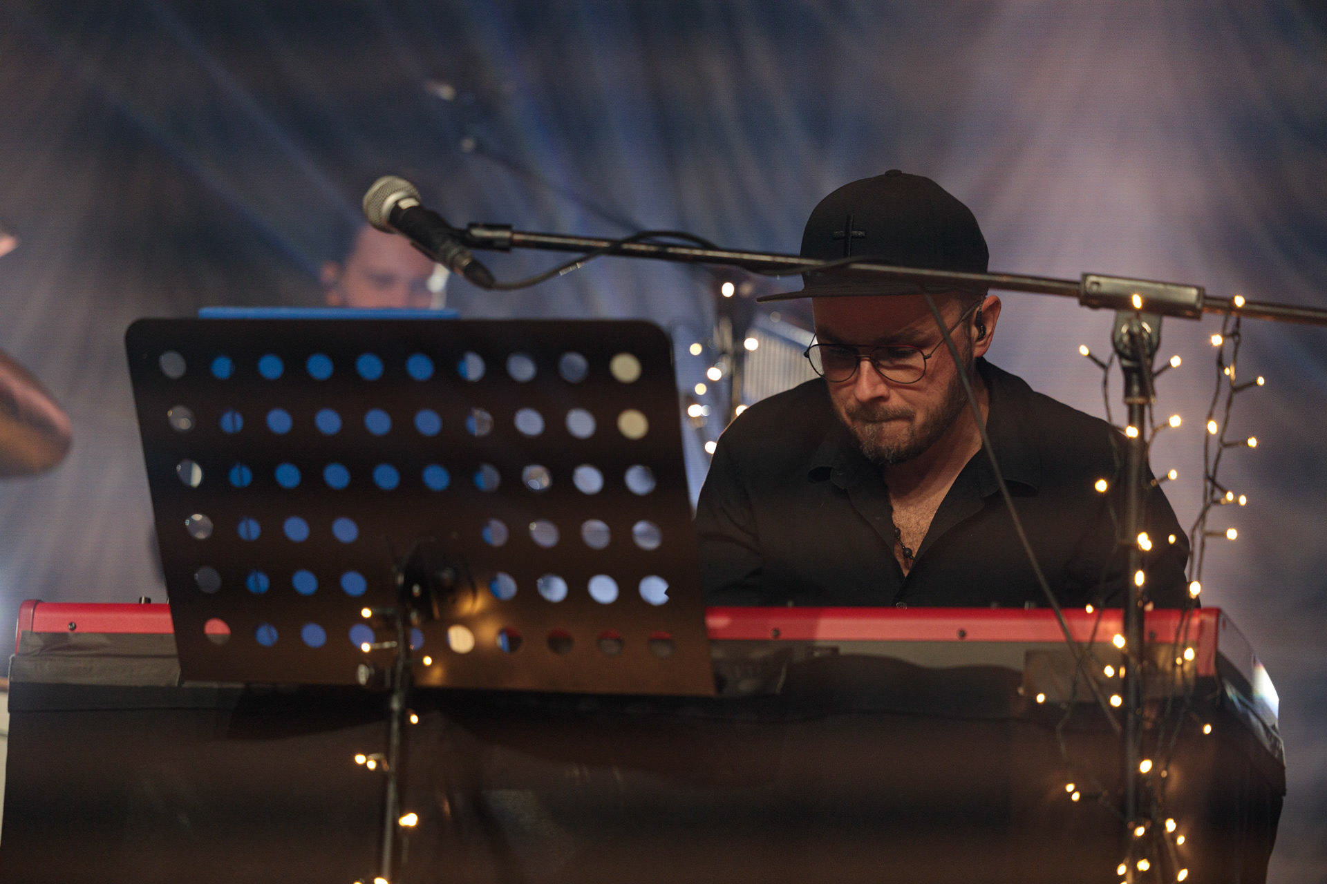 5.12.2021 Kasia Kowalska akustycznie w Klubie Stodola.n/z Kasia Kowalska - wokal,n/z Jerzy Runowski - gitara,n/z Pawel Grudniak - bass,n/z Marcin Karel - gitara,n/z Barek Pawlus - perkusja,Rock, rock progresywny, rock alternatywny, polski rock, pop-rock.fot. Andrzej Wasilkiewicz/Reporter