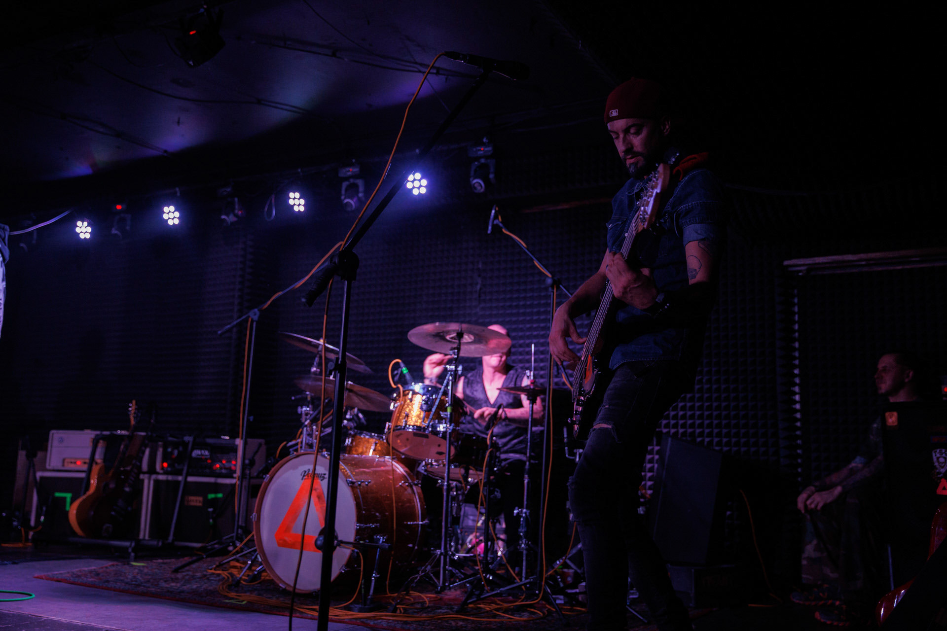 12.11.2021 Lipali - koncert Warszawa klub Remont.Najnowszy album „MOSTY, RZEKI, LUDZIE”.Tomasz Lipa Lipnicki - wokal, gitara,Roman Bereznicki - gitara, klawisze, wokal,Lukasz Gajowy Gajowniczek - bass,Lukasz Luk Jeleniewski - perkusja, Rock, rock progresywny, rock alternatywny, polski rock.fot. Andrzej kaziq Wasilkiewicz/Reporter