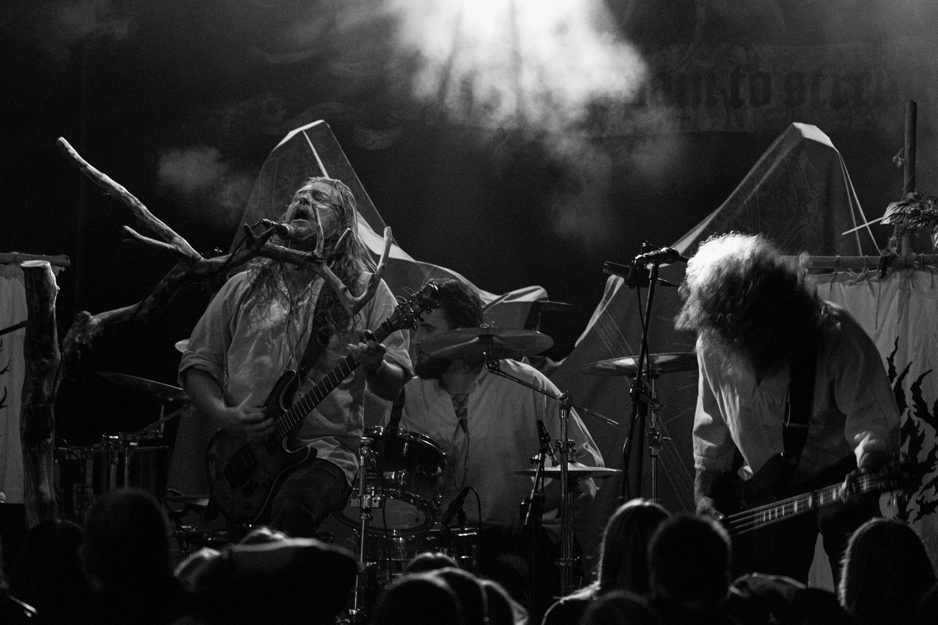 28.08.2021 Varmia - koncert, Warszawa klub REJS,Lato w Plenerze, Winiary Bookings,Lasota wokal, gitara,Cwiara wokal, bas,Emil perkusja,Piotr instrumenty perkusyjne, rog kozla, drewniana tuba, wokal, krivula i tagelharpa,Fot. Andrzej Wasilkiewicz/Reporter