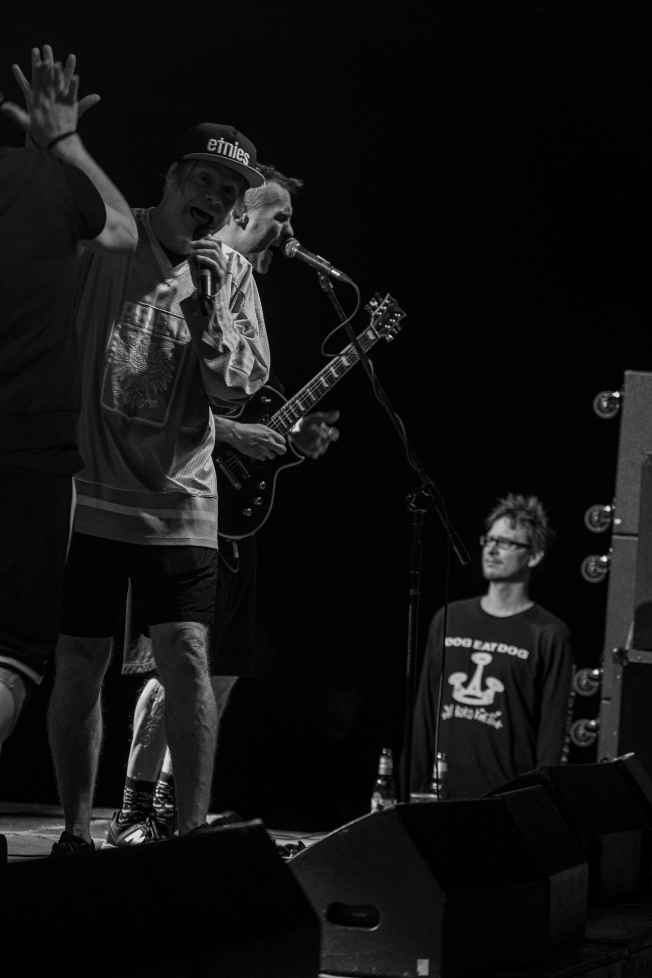 30.11.2021 koncert Dog Eat Dog - USA - hardcore, punkrock, rap, metal, hip hop, reggae, soul, funk,n/z Dave Neabore (bass), n/z John Connor (vocals), n/z Brandon Finley (drums), n/z Roger Hammerli (guitar),n/z Bozez (sax &amp; beer),koncert Warszawa, Progresja 25 lat albumu Play Games -  Dog Eat Dog.fot. Andrzej Wasilkiewicz/Reporter