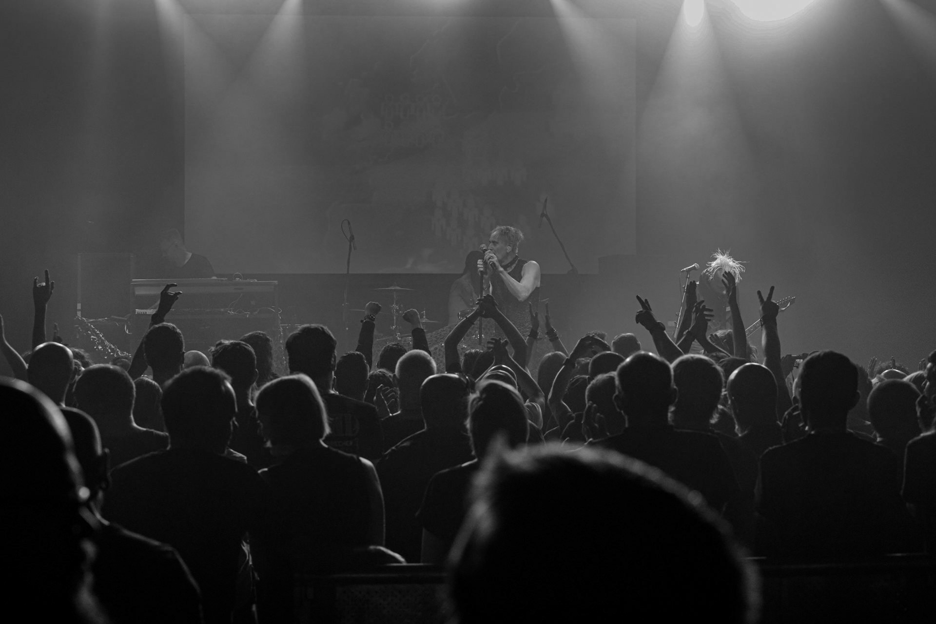 9.08.2022 FRONT LINE ASSEMBLY (Metropolis Records/Kanada) - Industrial/EBM - Warszawski koncert w Progresji.  WiniaryBookings,fot. Andrzej Wasilkiewicz/kaziq.com