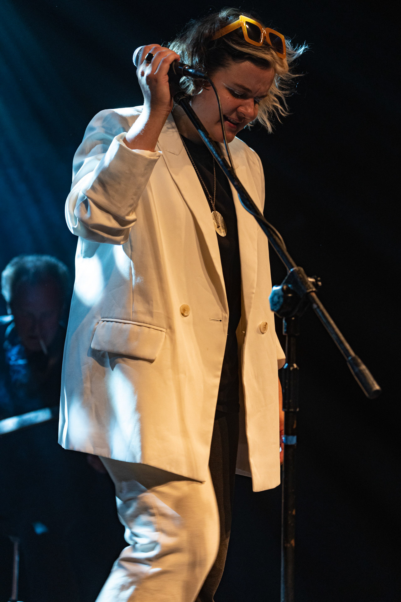 30.08.2022 Fundacja Bezpieczne Niebo wraz z klubem Progresja serdecznie zapraszają na specjalny koncert charytatywny dla Szymona Stankiewicza, który walczy z nowotworem. NiechęćMuzyka Niechęci to jazzowa improwizacja i syntezatorowe brzmienia, które swobodnie przeplatają się z wpływami rocka progresywnego oraz muzyki filmowej. W ich kompozycjach snuje się niezwykle osobista opowieść – mroczna choć nastrojowa, agresywna acz pełna elegancji. Jazgotliwy odjazd rejestrowany ,,na setkę” i zapięty w kaftan najwyższej klasy produkcji studyjnej.Niechęć zagrała setki koncertów w kraju i zagranicą, w tym wystąpiła na wielu znaczących festiwalach: Colours of Ostrava (Czechy), Open’er Festival, Tauron Nowa Muzyka, Copenhagen Jazz Festival (Dania) czy Glimps Festival (Belgia).  Organizacja Progresja i Fundacja Bezpieczne Niebo. fot. Andrzej Wasilkiewicz/kaziq.com