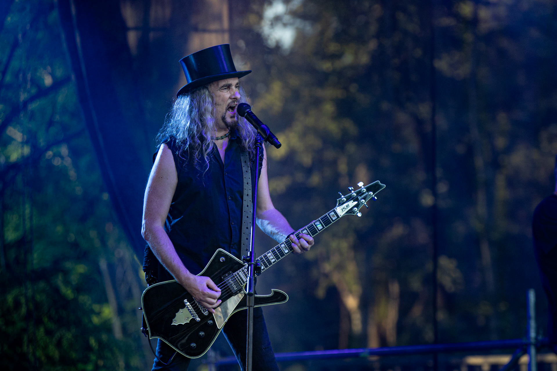 Hunter - postpandemoniczny koncert z okazji XXXV-lecia.Progresja - Gramy do Woli, Warszawa.Paweł „Drak” Grzegorczyk – wokal, gitara,Letnia Scena Progresji.fot. Andrzej Wasilkiewicz/Reporter