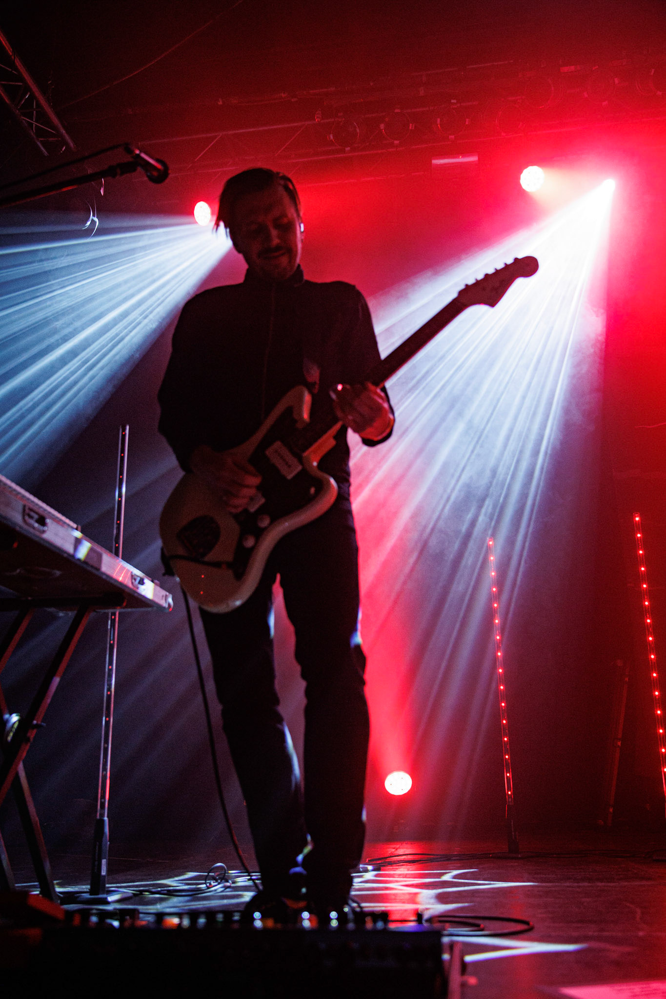 27.11.2021 TIDES FROM NEBULA koncert, Warszawa klub Progresja,Knock Out Productions, Mystic Production,Post-rock, muzyka alternatywna, progresywny rock.n/z Maciej Karbowski – gitara, instrumenty klawiszowen/z Przemek Weglowski – gitara basowan/z Tomasz Stolowski – perkusjaFot. Andrzej Wasilkiewicz/Reporter