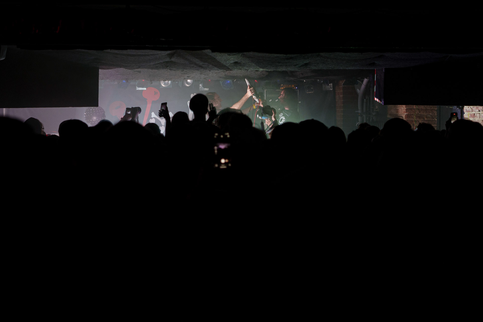 2023.02.6 - A Place To Bury Strangers (USA / Dedstrange) - noise rock.Warszawa VooDoo, Winiary Bookings. Fot. Andrzej Wasilkiewicz/Reporter